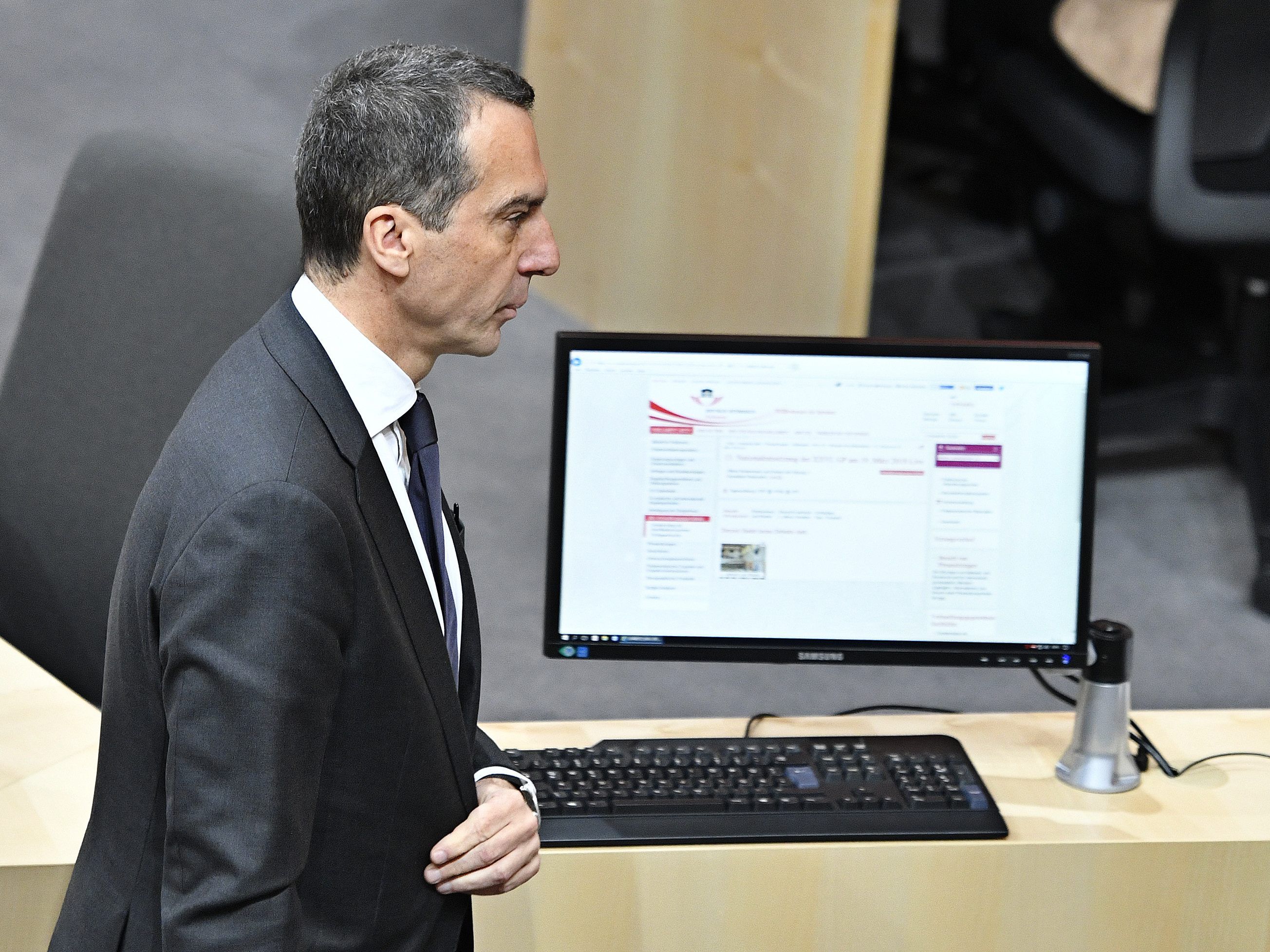 Auch unter Christian Kern sollen Kurz vor REgierungsübergabe Festplatten vernichtet worden sein.