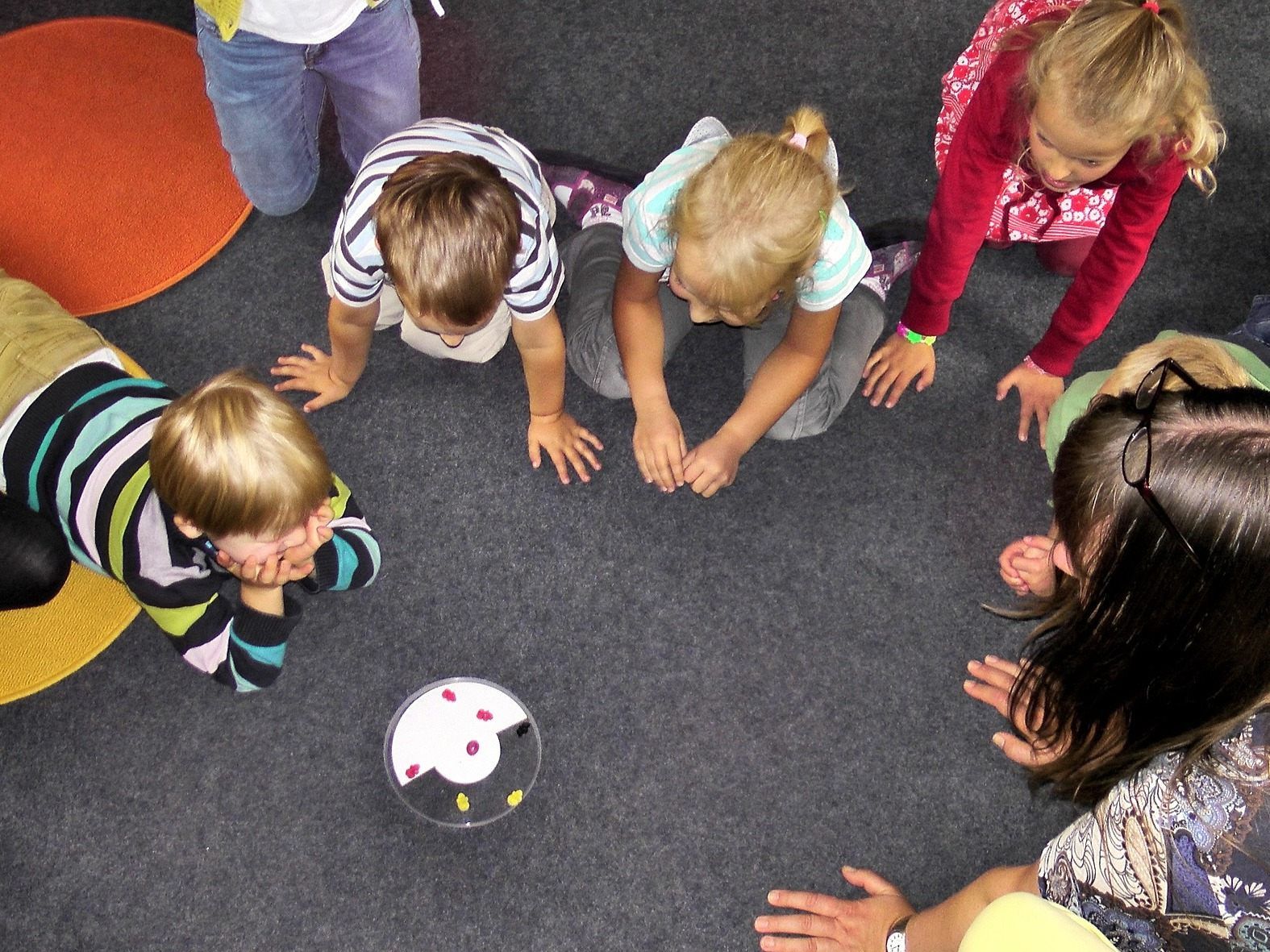 Kinderbetreuung ist im Sommer oft eine Herausforderung.