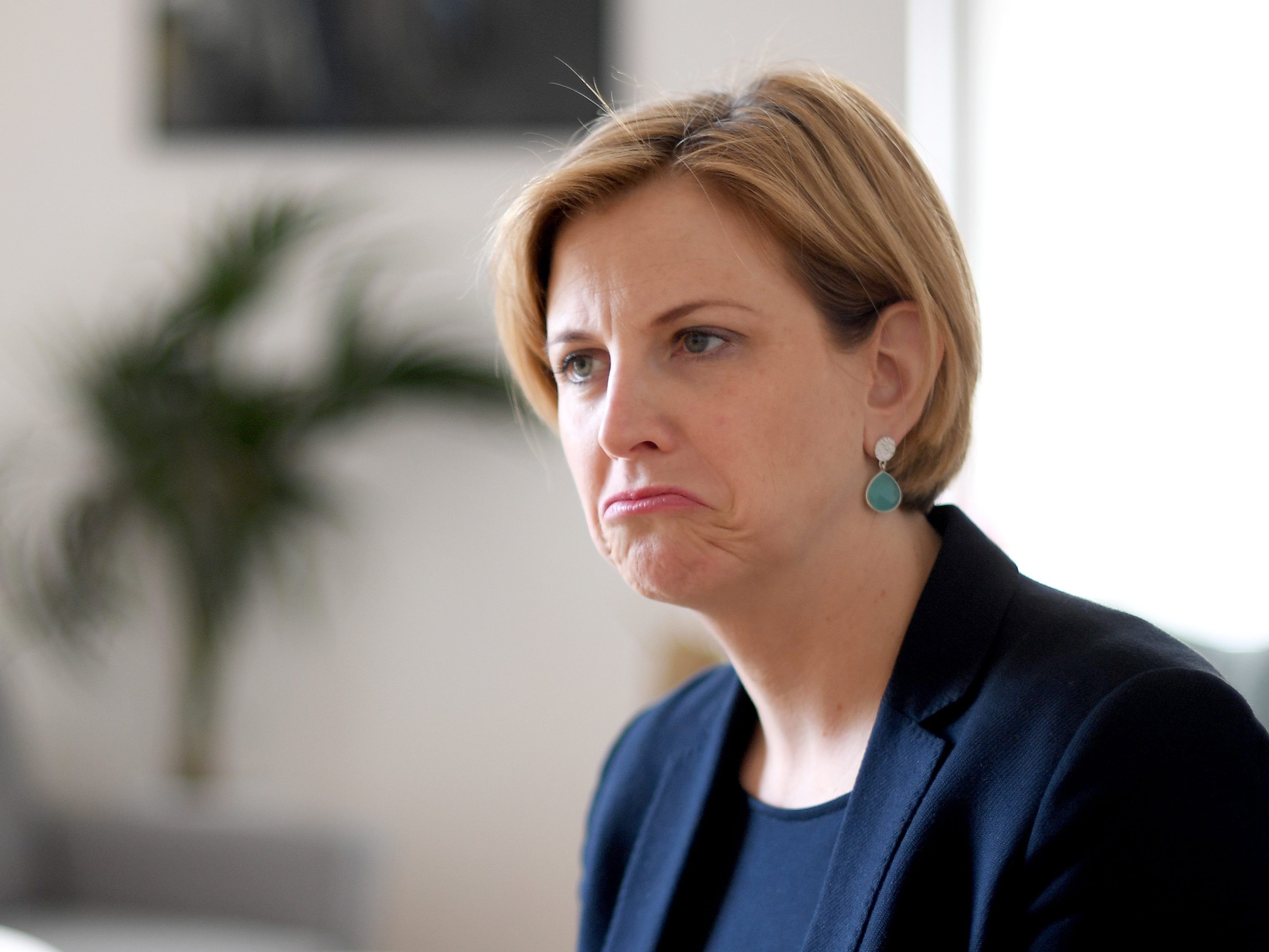 Die NEOS-Chefin wurde als Hündin dargestellt. Die NEOS-Chefin wurde als Hündin dargestellt.