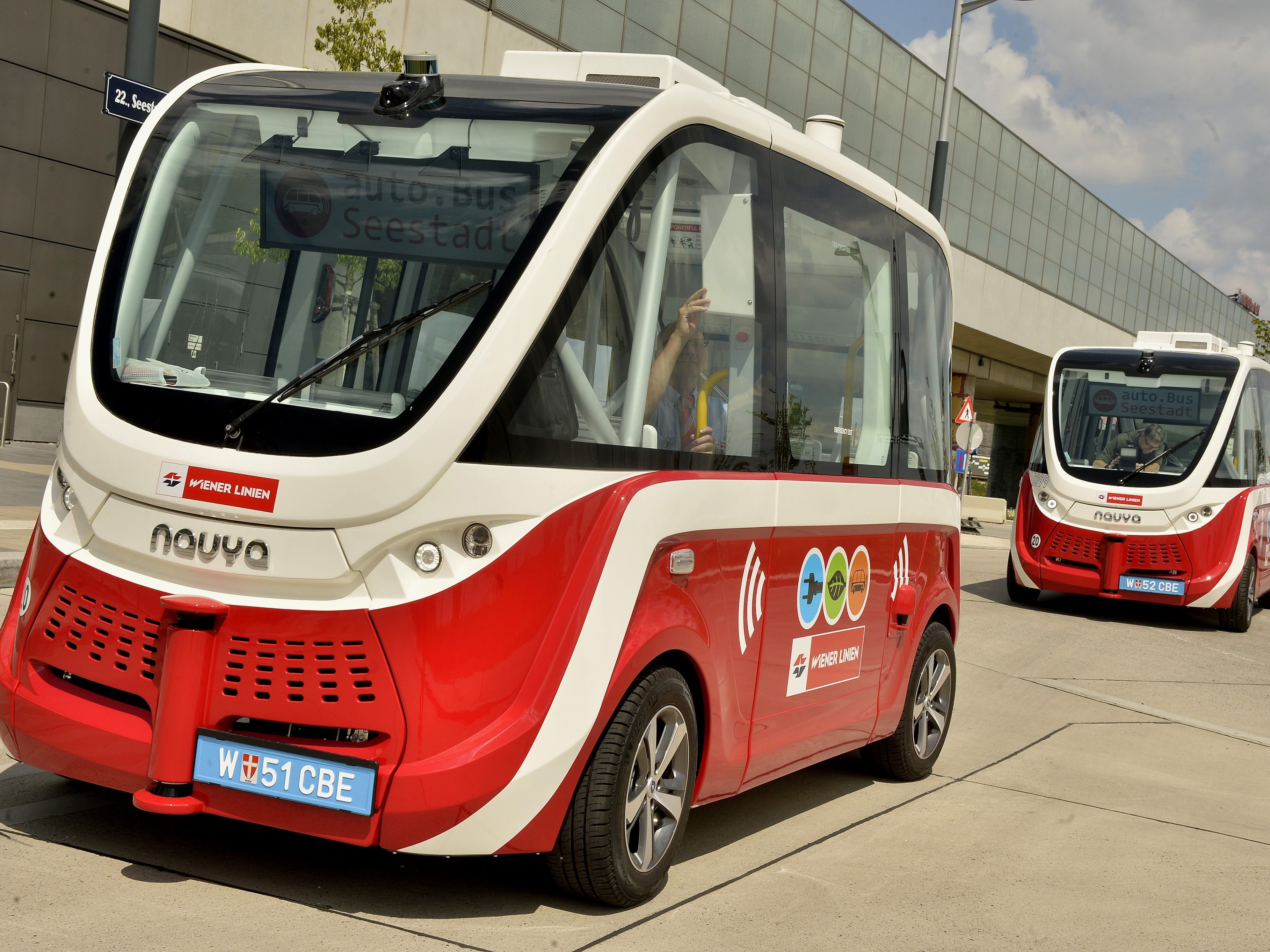Die selbstfahrenden Busse bleiben zunächst in der Garage. Die selbstfahrenden Busse bleiben zunächst in der Garage.