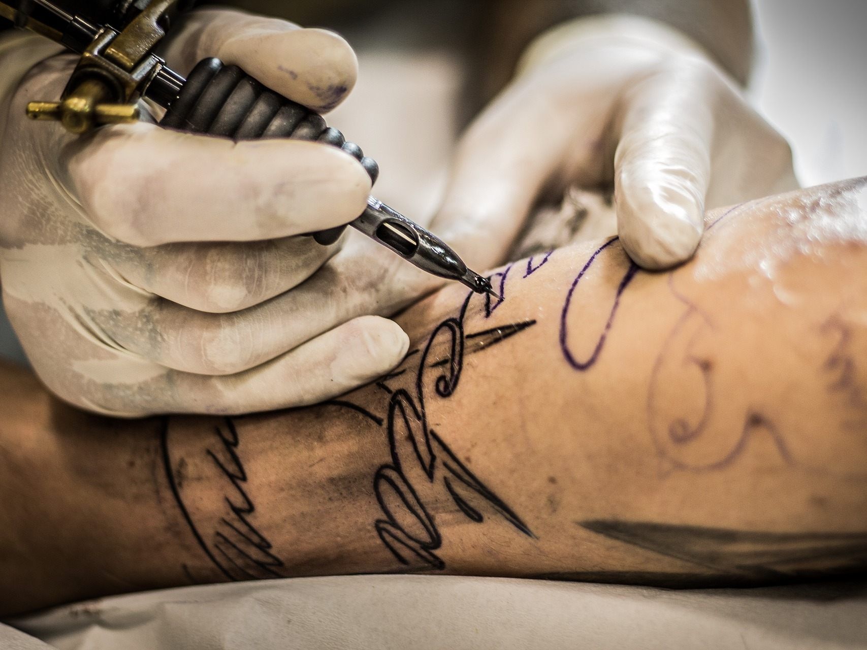 Tattoos haben in der Arbeitswelt keinen schlechten Ruf. Tattoos haben in der Arbeitswelt keinen schlechten Ruf.