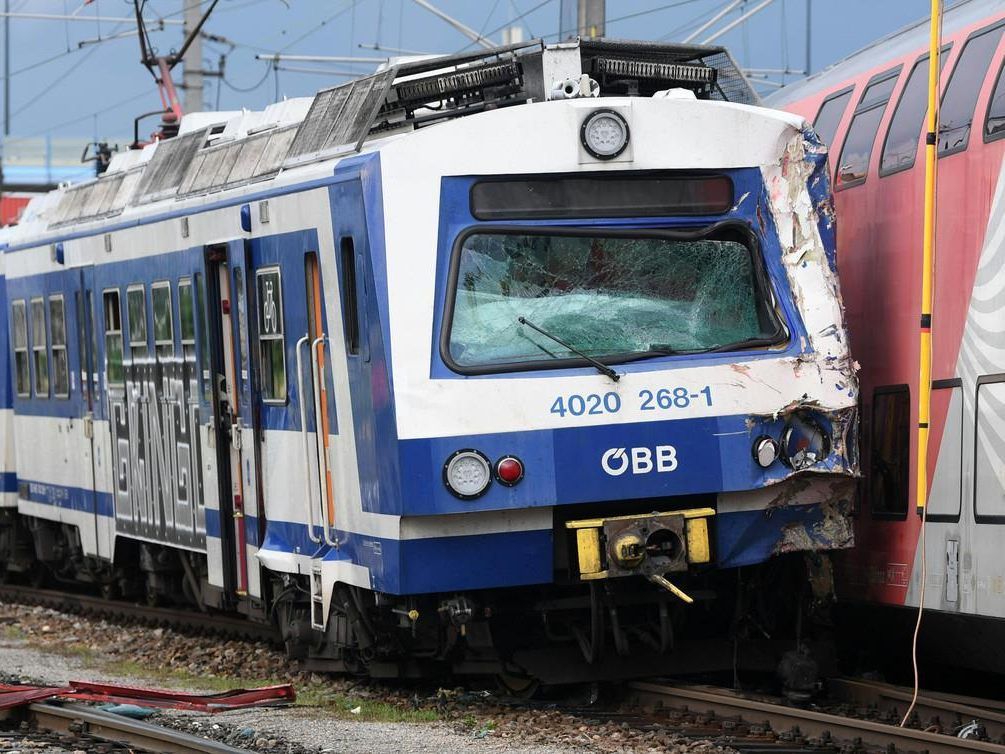 Eine Unfallkommission soll ermitteln, wie es zur Kollision kommen konnte.