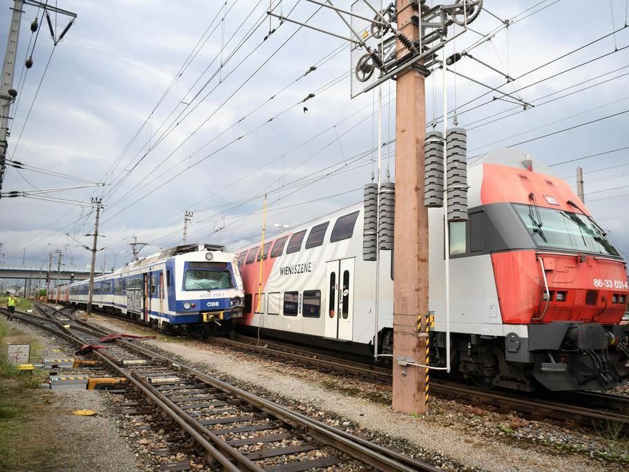 Nach dem Unfall werden die von der Sperre betroffenen Züge umgeleitet.