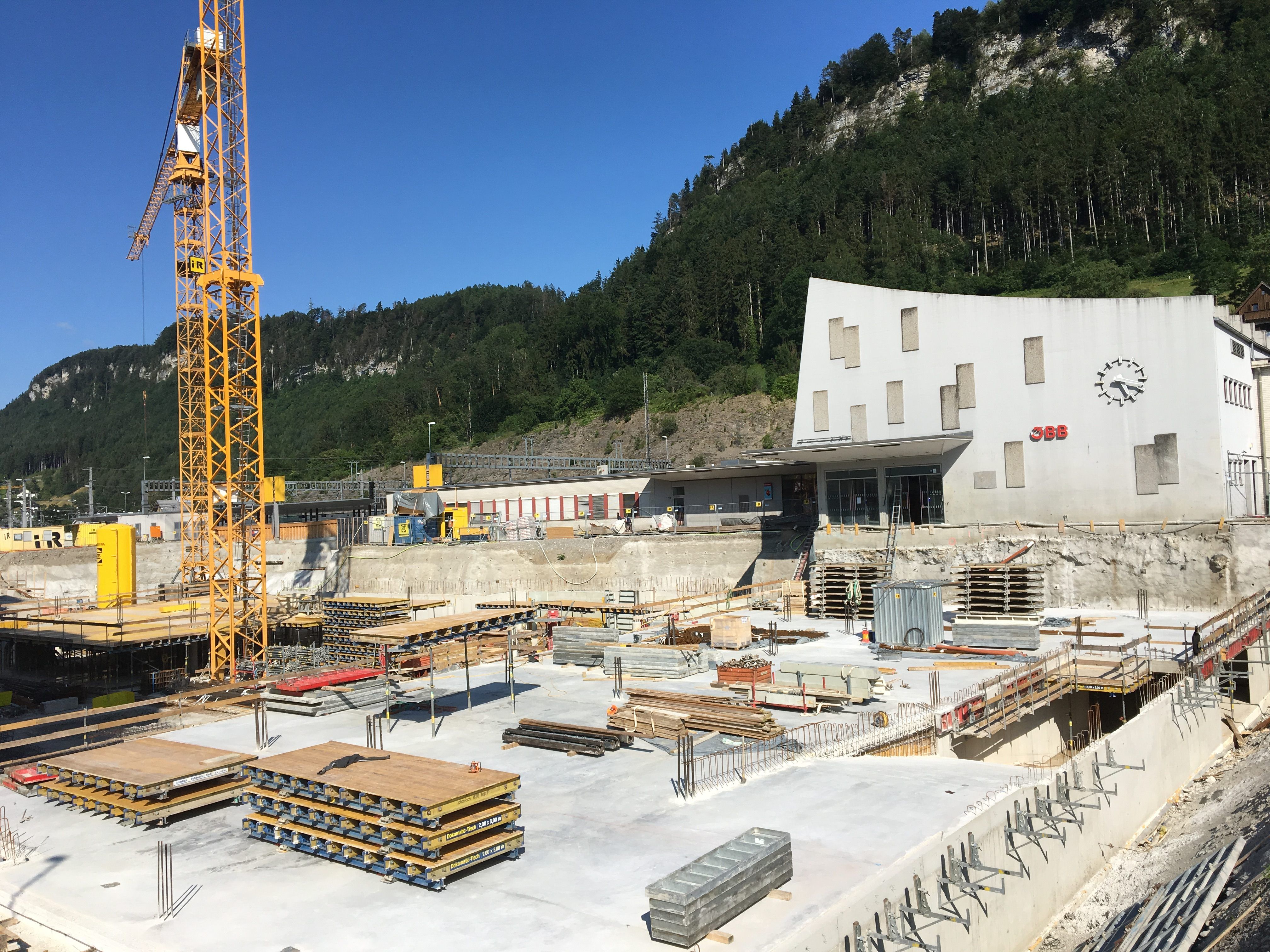 Baustelle Bahnhofcity Feldkirch, Juli 2019, Bau der zweigeschossigen Tiefgarage.