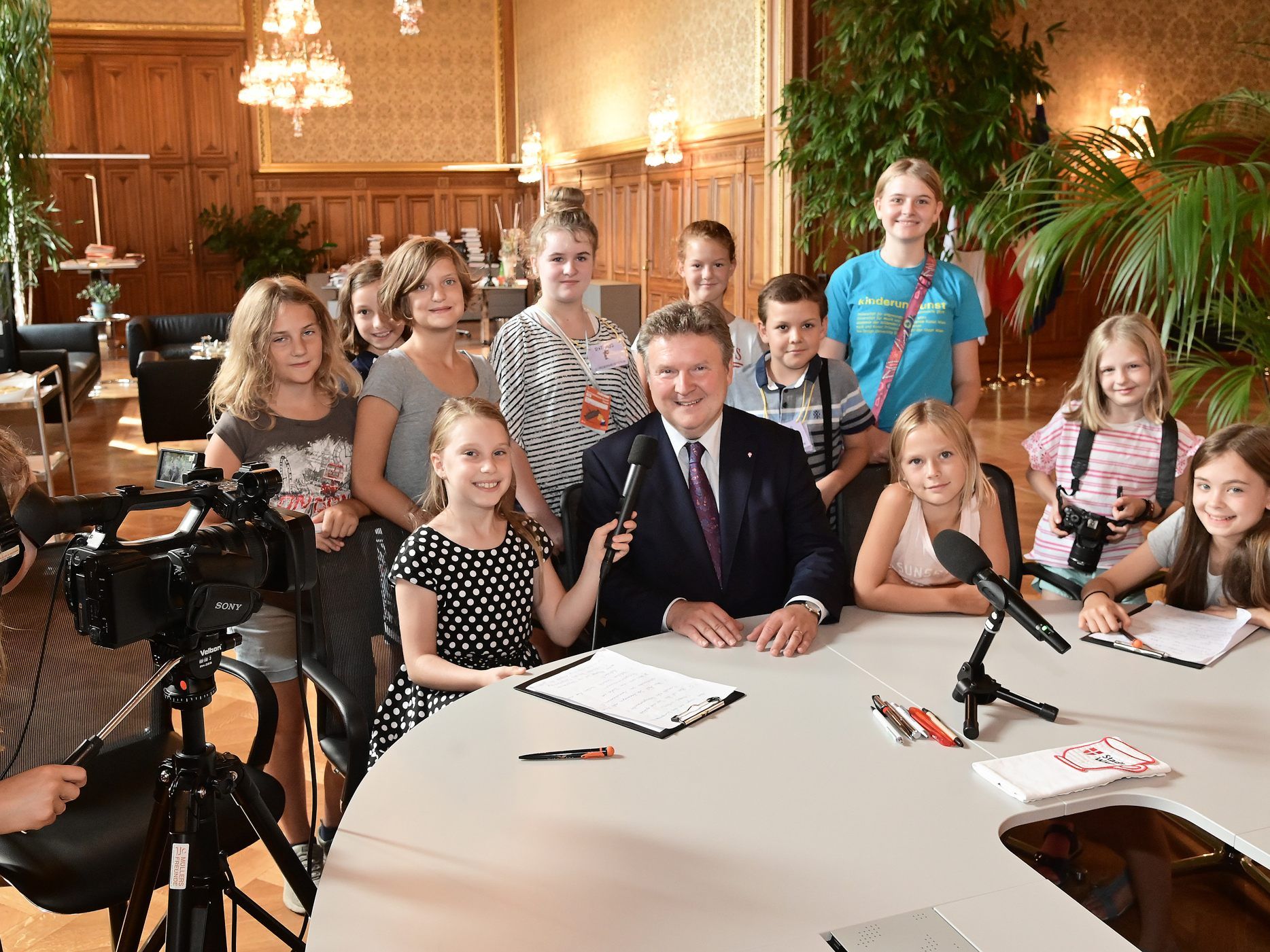 Bürgermeister Ludwig ließ sich von Jung-Journalisten interviewen.