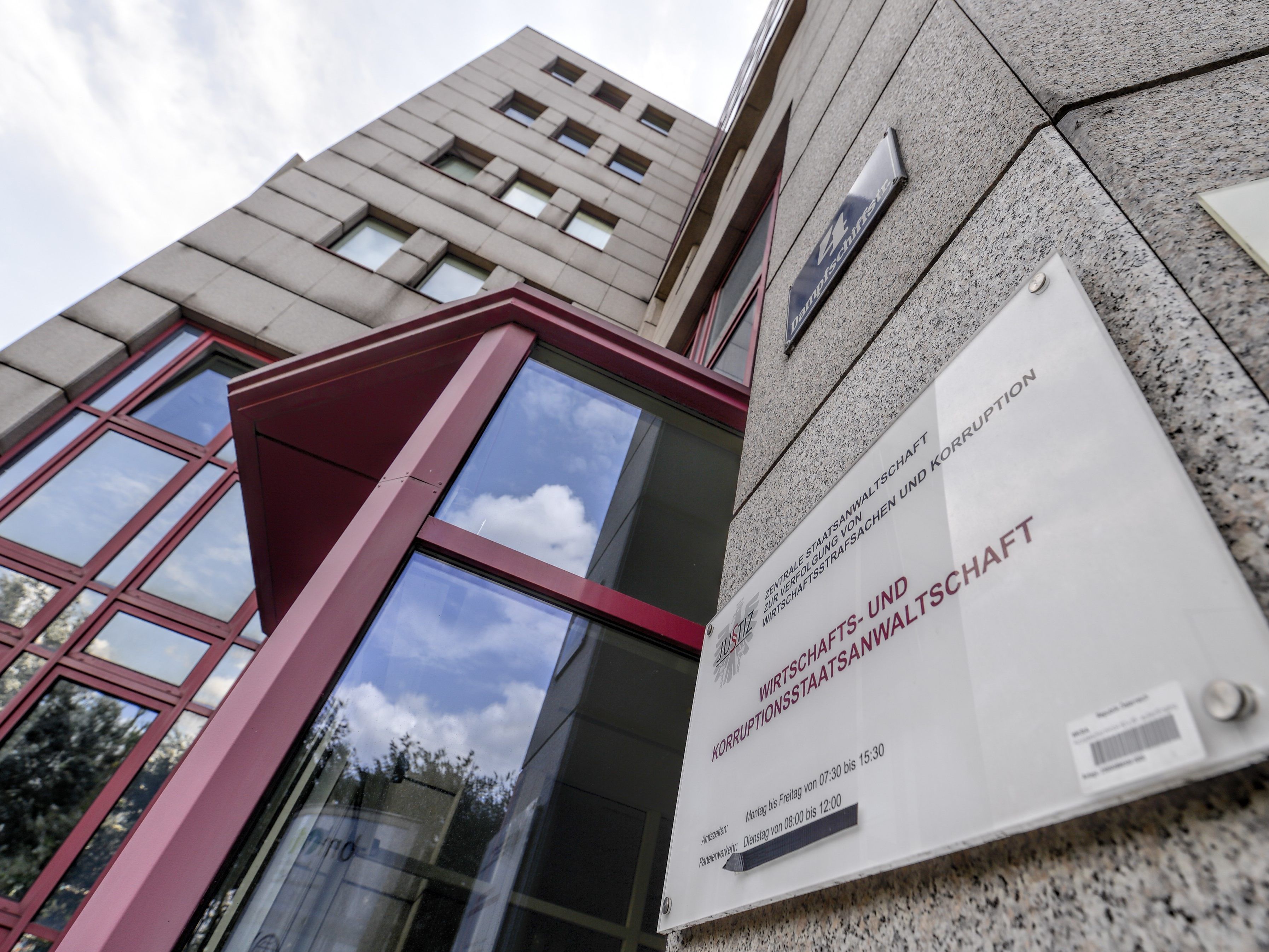 Die Staatsanwaltschaft verfügt weiter nicht über das gesamte Video. Die Staatsanwaltschaft verfügt weiter nicht über das gesamte Video.