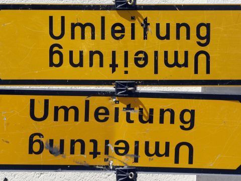 Der Verkehr wird im Baustellenbereich teilweise umgeleitet.