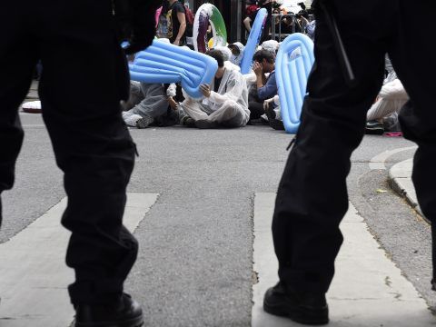 Der Video-Urheber weist jegliche Vorwürfe zurück.