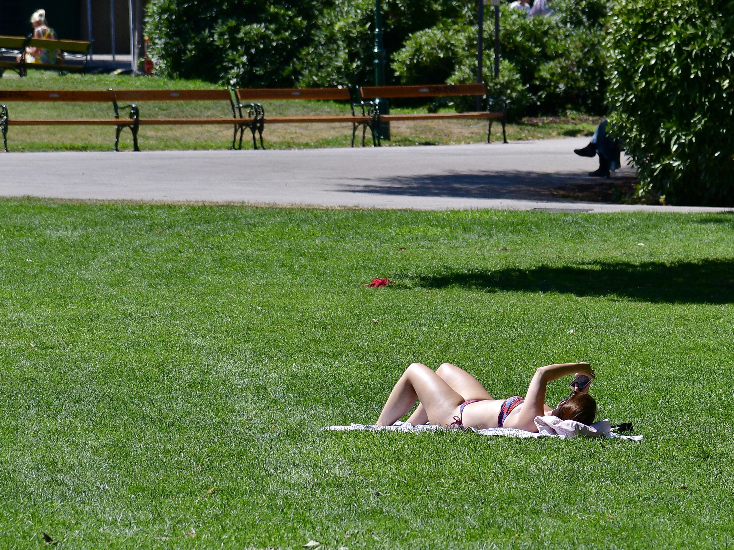 Am Sonntag werden noch einmal bis zu 34 Grad erwartet. Am Sonntag werden noch einmal bis zu 34 Grad erwartet.