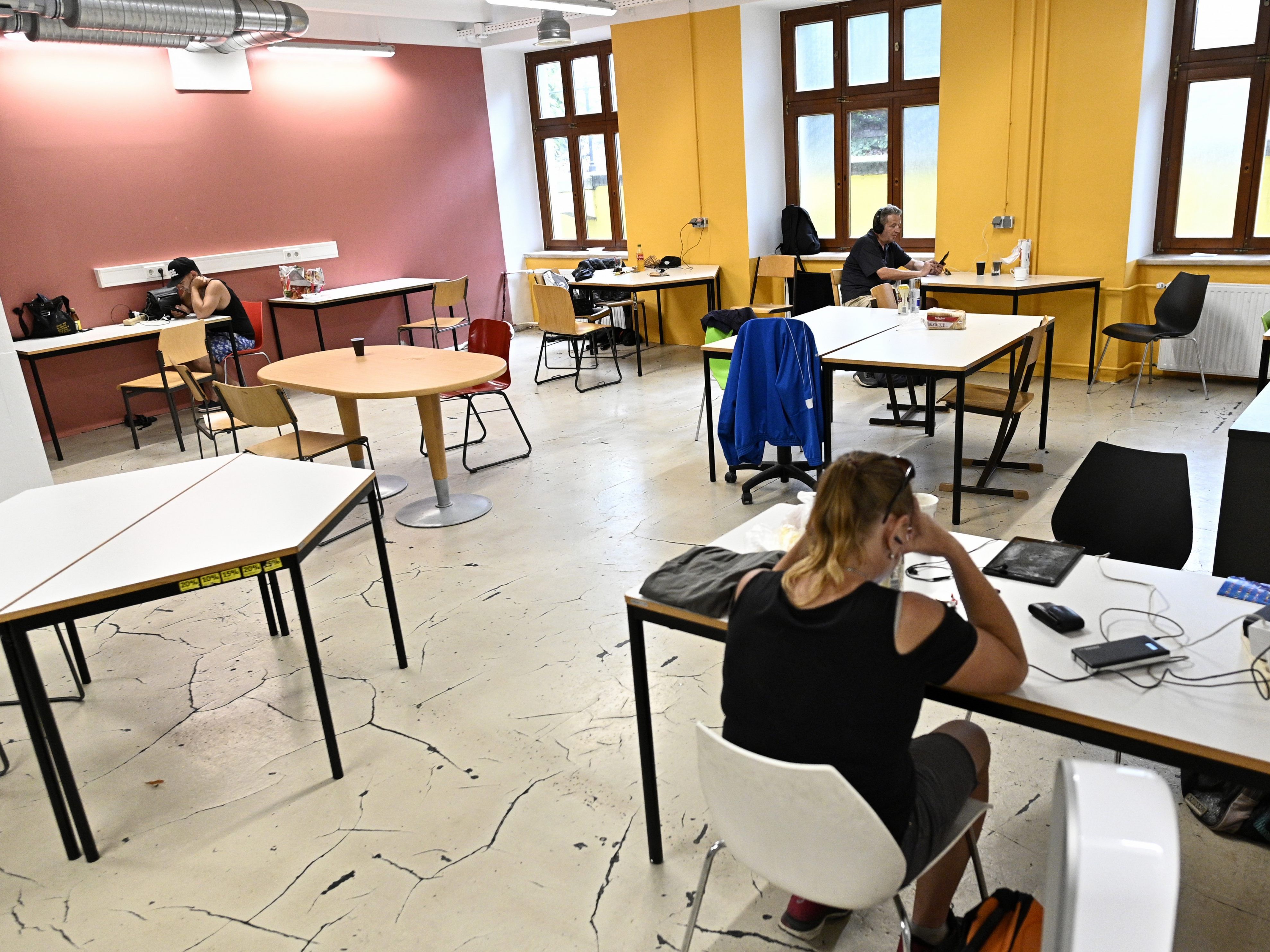 Das Tageszentrum bietet für bis zu 70 Personen Platz. Das Tageszentrum bietet für bis zu 70 Personen Platz.