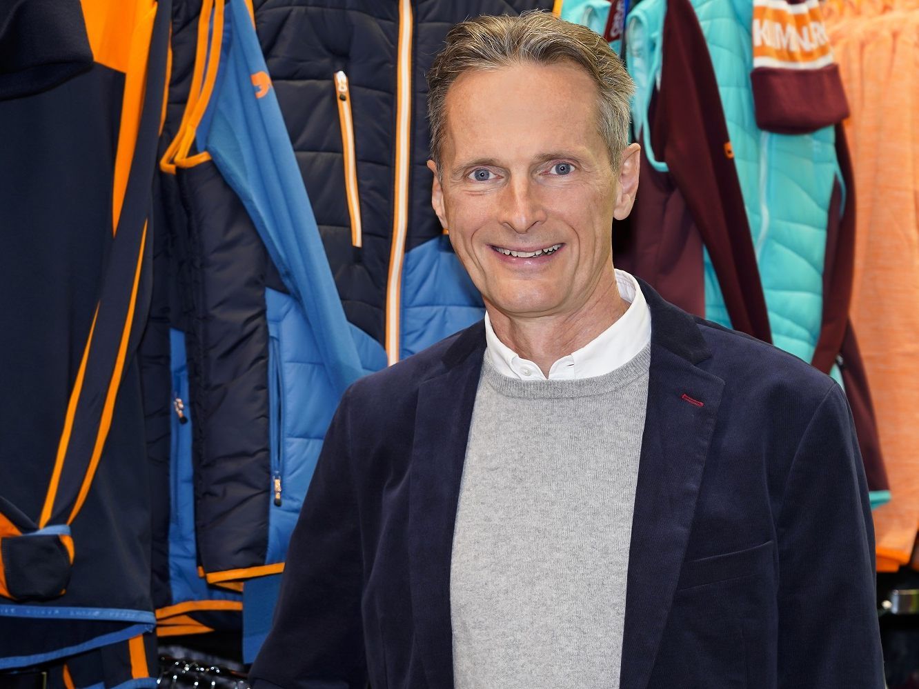 Laut Geschäftsführer Eichblatt wird mit dem neuen Standort der neue Maßstäbe punkto Store Design und Kundenservice gesetzt. Laut Geschäftsführer Eichblatt wird mit dem neuen Standort der neue Maßstäbe punkto Store Design und Kundenservice gesetzt.
