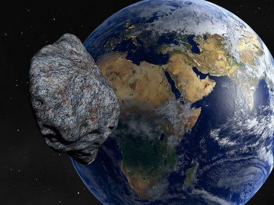 Dieses Wochenende kommen gleich drei Asteroiden der Erde im Verhältnis relativ nahe. Dieses Wochenende kommen gleich drei Asteroiden der Erde im Verhältnis relativ nahe.