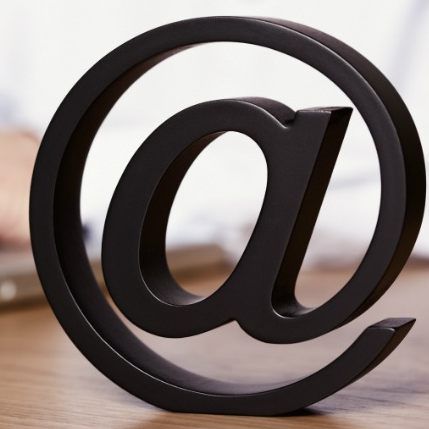 Für uns ist eine E-Mail-Adresse zu besitzen schon eine Selbstverständlichkeit – früher sah das aber ganz anders aus.
