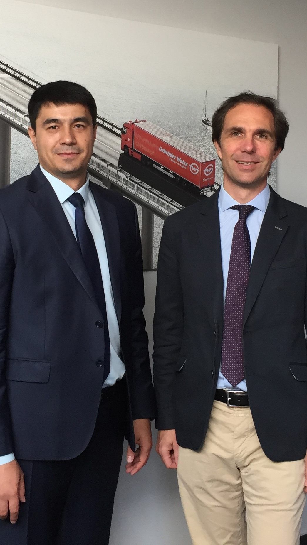 (v.l.): Thomas Moser, Direktor und Regionalleiter Schwarzes Meer/CIS, Ernazarov Kamil Rustamovich, Stellvertretender Direktor der Repräsentanz Taschkent, Wolfram Senger-Weiss, Vorsitzender der Geschäftsleitung, und Dieter Buchinger, Niederlassungsleiter East plus – alle Gebrüder Weiss.