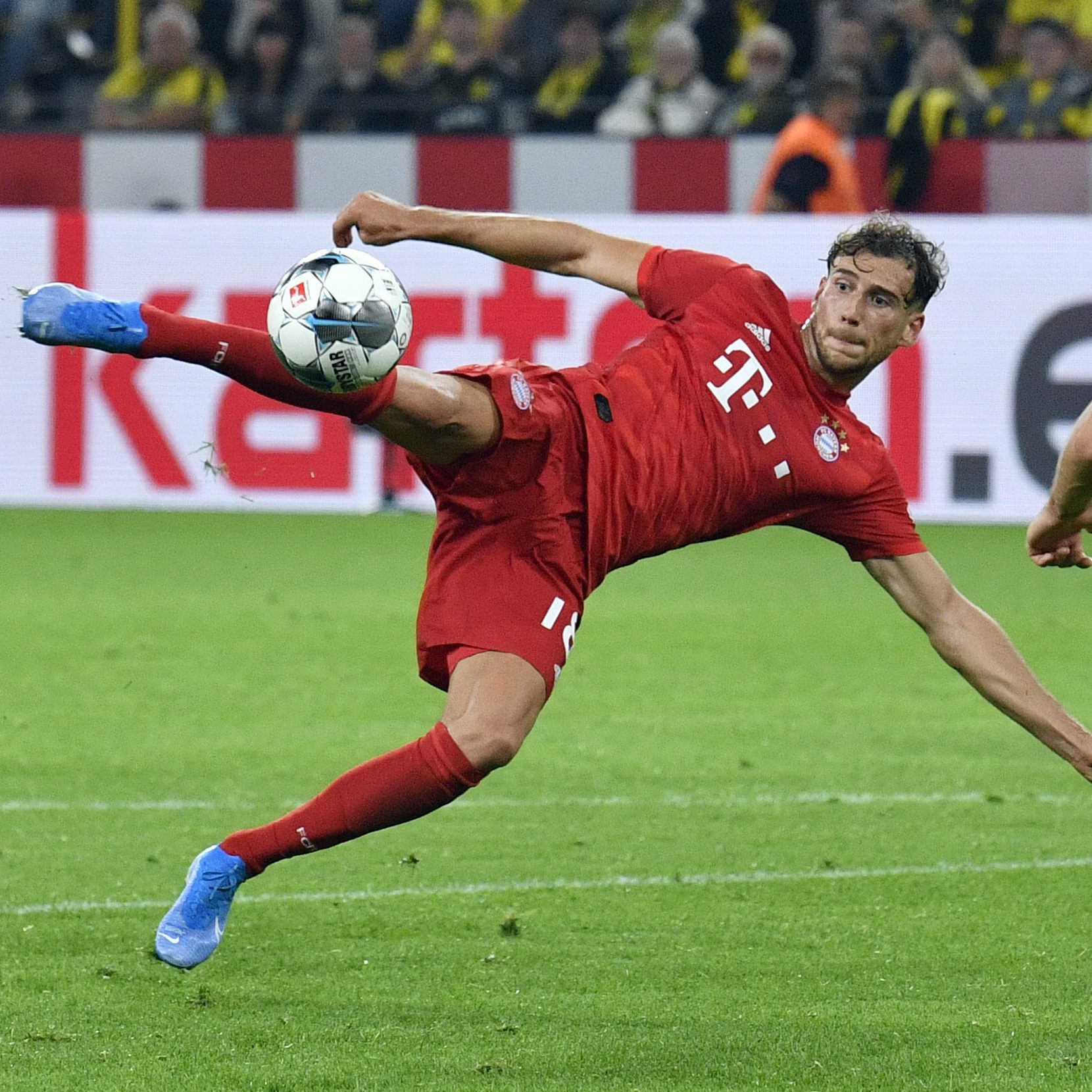 Leon Goretzka und Julian Weigl beim Super-Cup-Finale