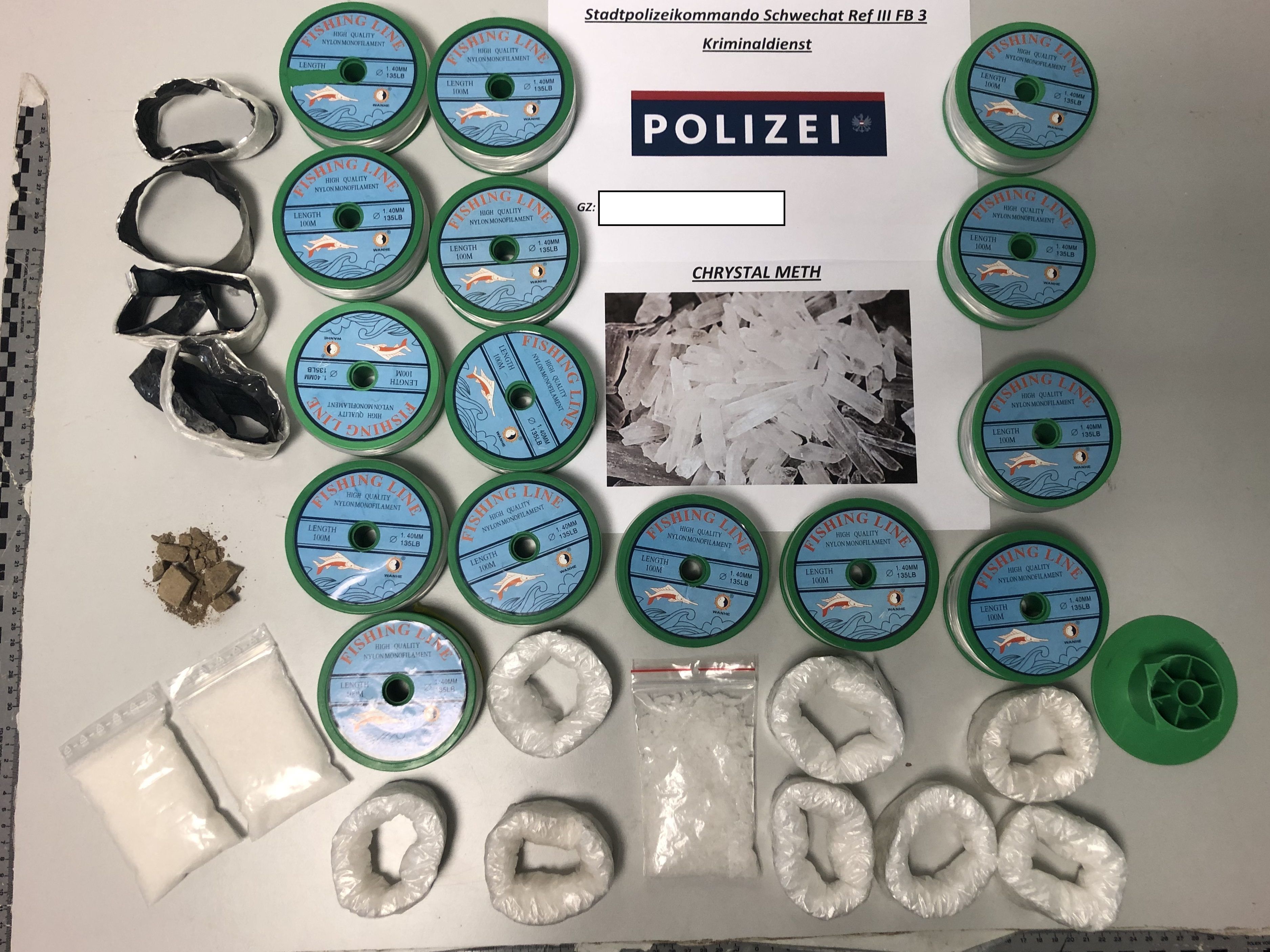 Die Drogen waren in Gehäusen von Fischschnüren verpackt. Die Drogen waren in Gehäusen von Fischschnüren verpackt.
