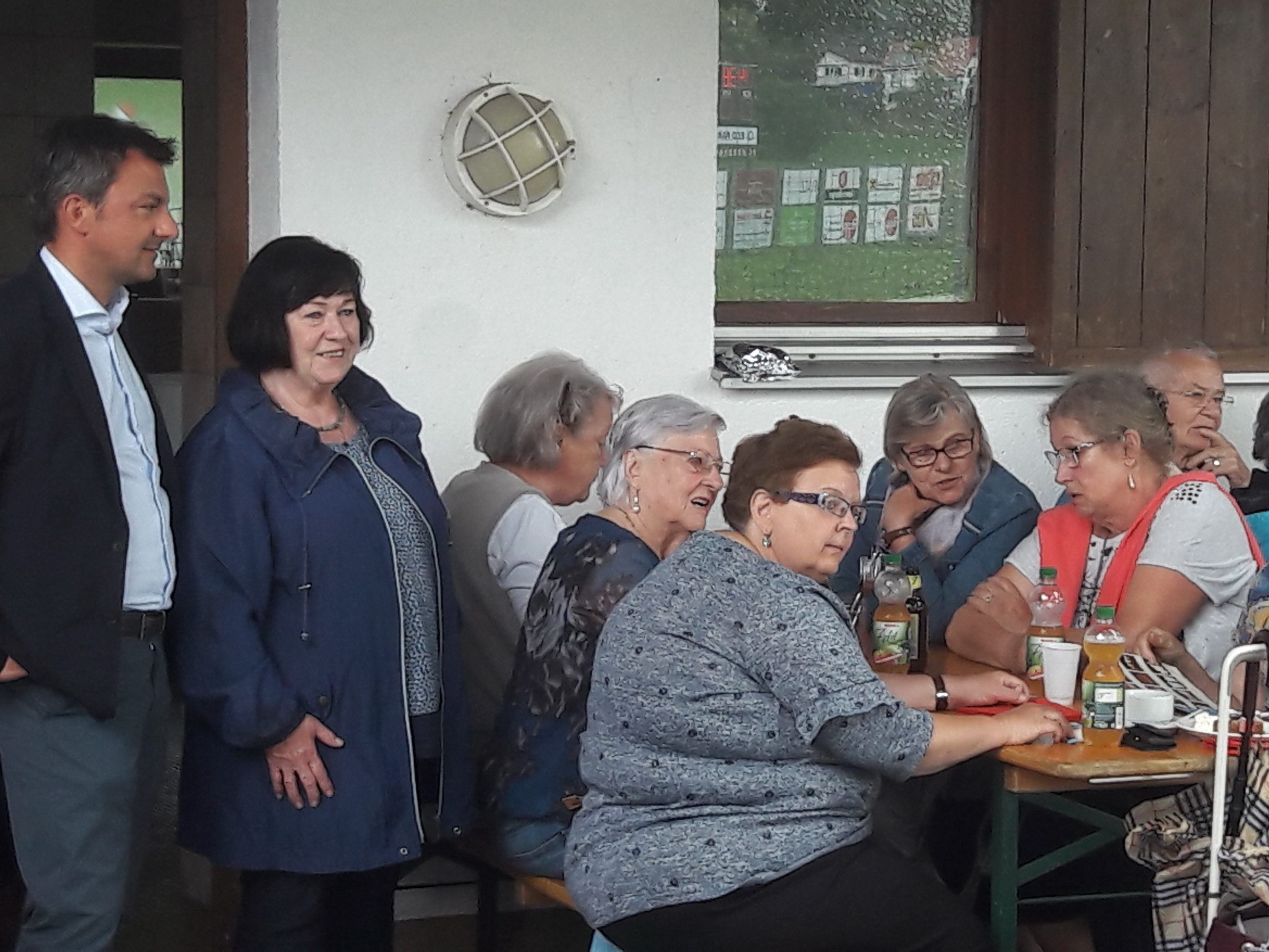 Jede Menge Gäste konnte PVÖ-Obmann Steiner bei der PVÖ-Grillparty begrüßen. Jede Menge Gäste konnte PVÖ-Obmann Steiner bei der PVÖ-Grillparty begrüßen.