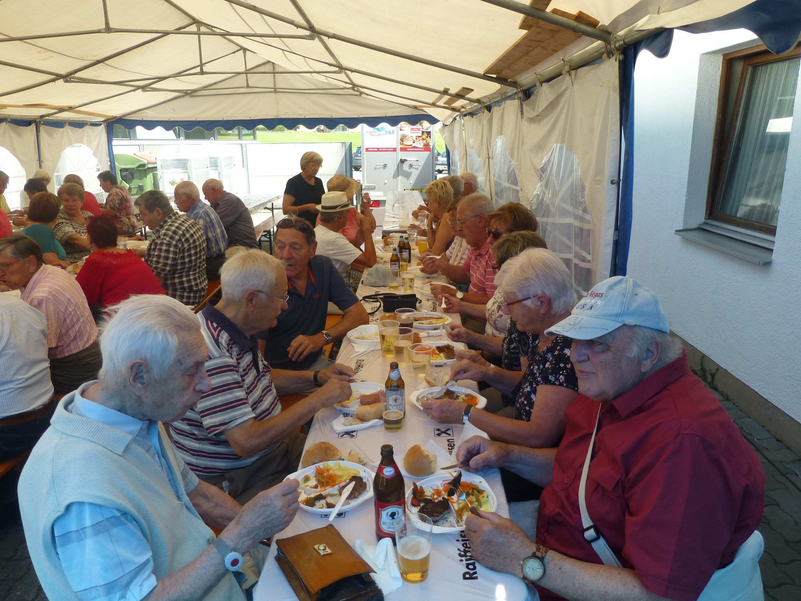 Bei gemütlicher Unterhaltung Bei gemütlicher Unterhaltung