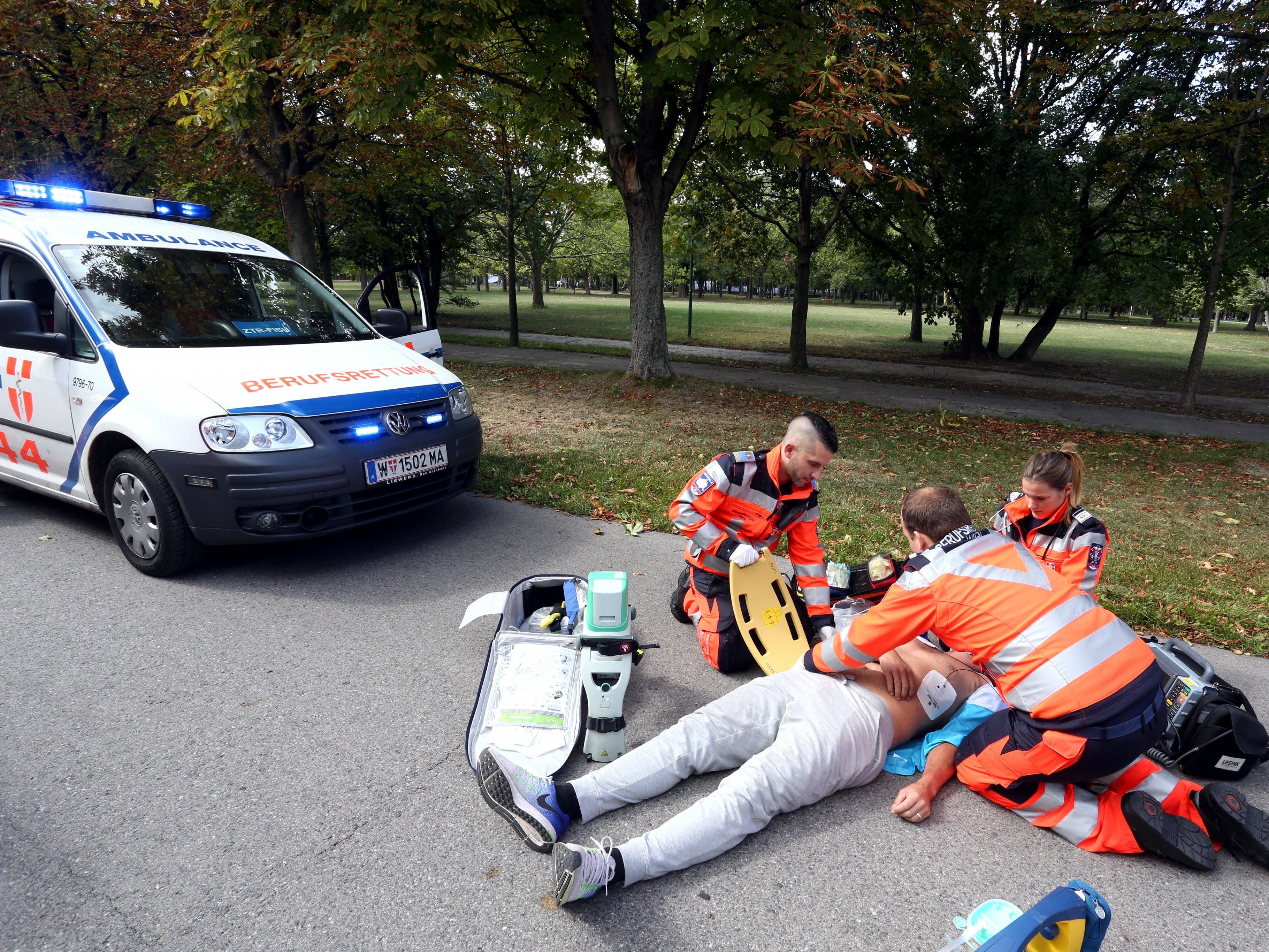 Der Radfahrer wurde bei dem Unfall leicht verletzt.