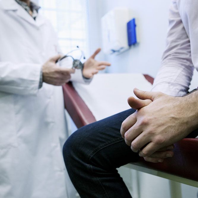 Die neue Broschüre „Aus Liebe zum Leben. Krebsvorsorge für Männer“ informiert umfassend und räumt mit vielen Mythen auf.