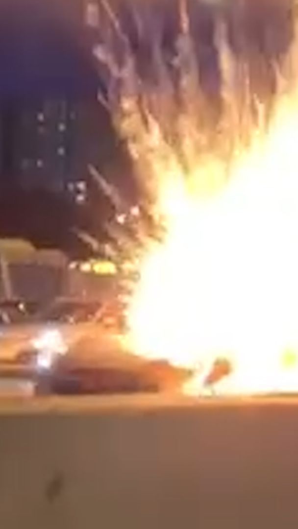 In Russland ist ein Tesla nach einem Unfall explodiert.