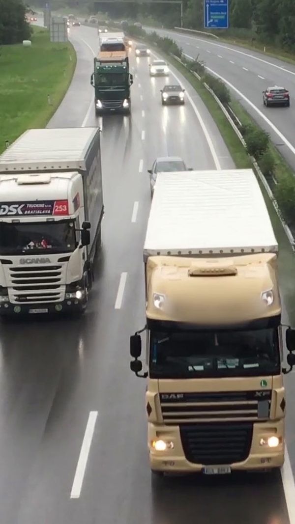 Die Wirtschaftskammer ist naturgemäß gegen ein Lkw-Überholverbot.