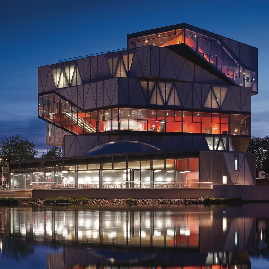 experimenta, die neue Erlebniswelt für Neugierige und Wissensdurstige jeden Alters, wurde mit einer passgenauen Sonderlichtlösung von Zumtobel ausgestattet.