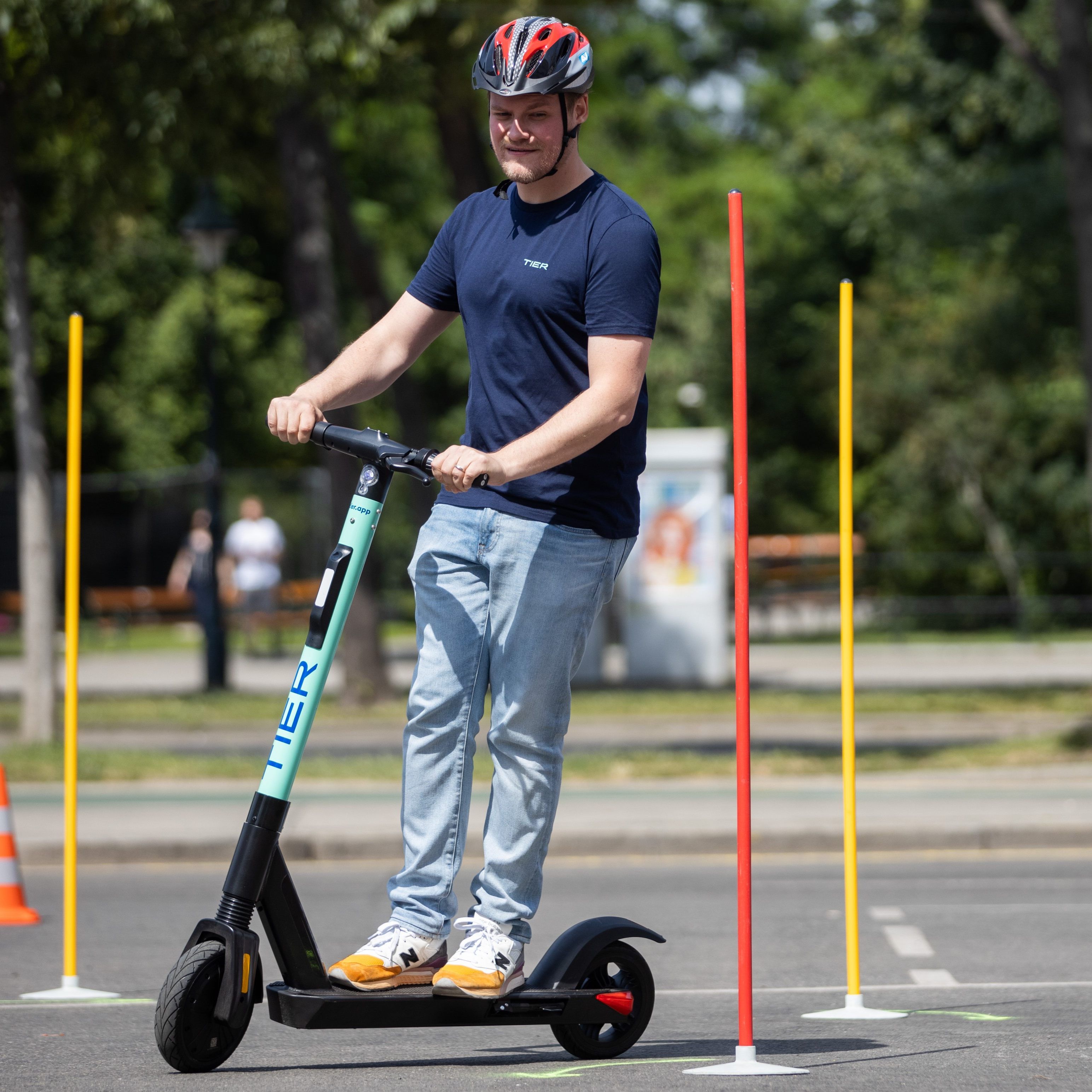 So vorbildlich sind nur die wenigsten E-Scooterfahrer in Wien unterwegs.