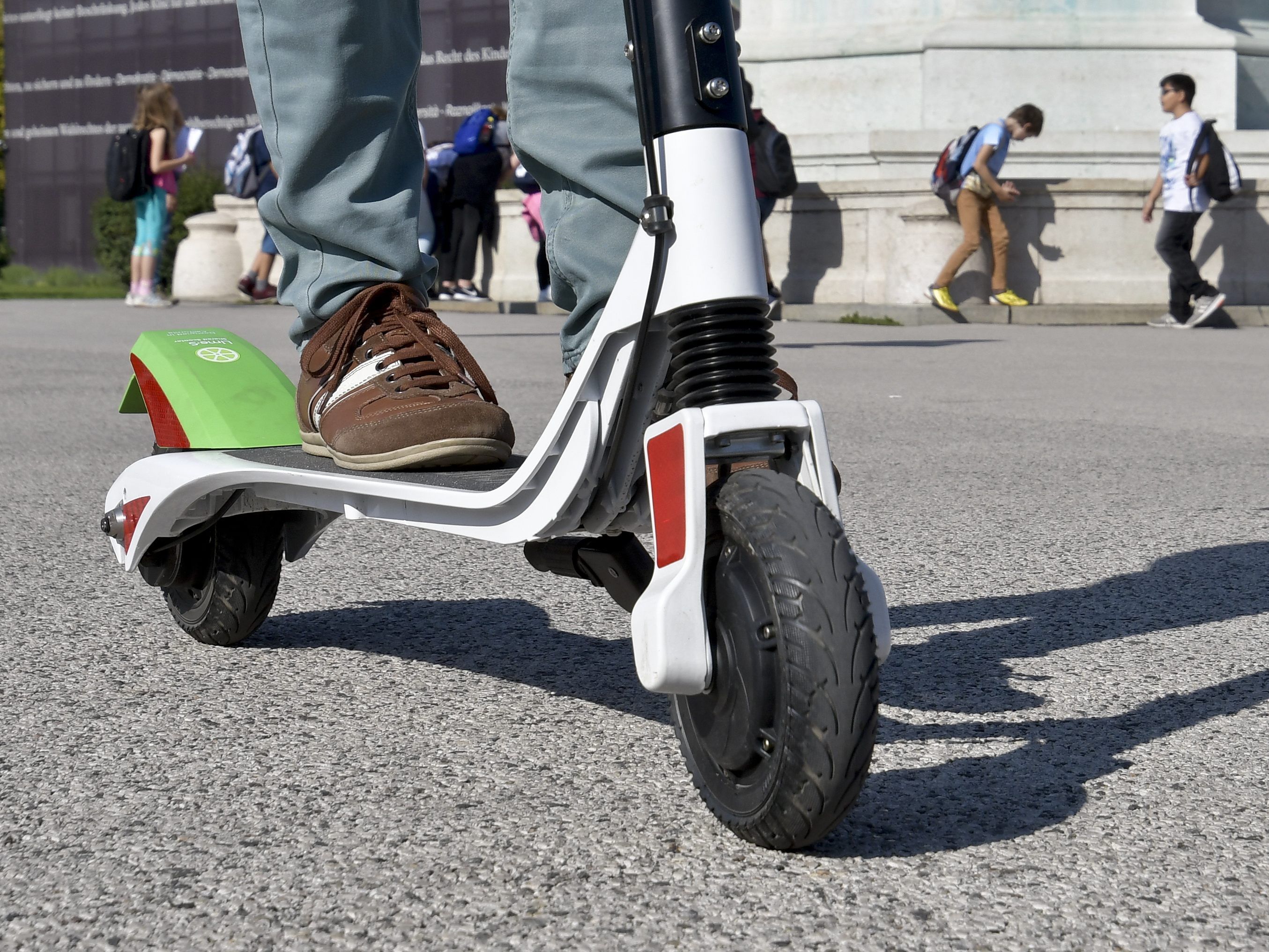 Verfügbare Lime-Scooter in Wien werden ab sofort auch in Google Maps angezeigt.