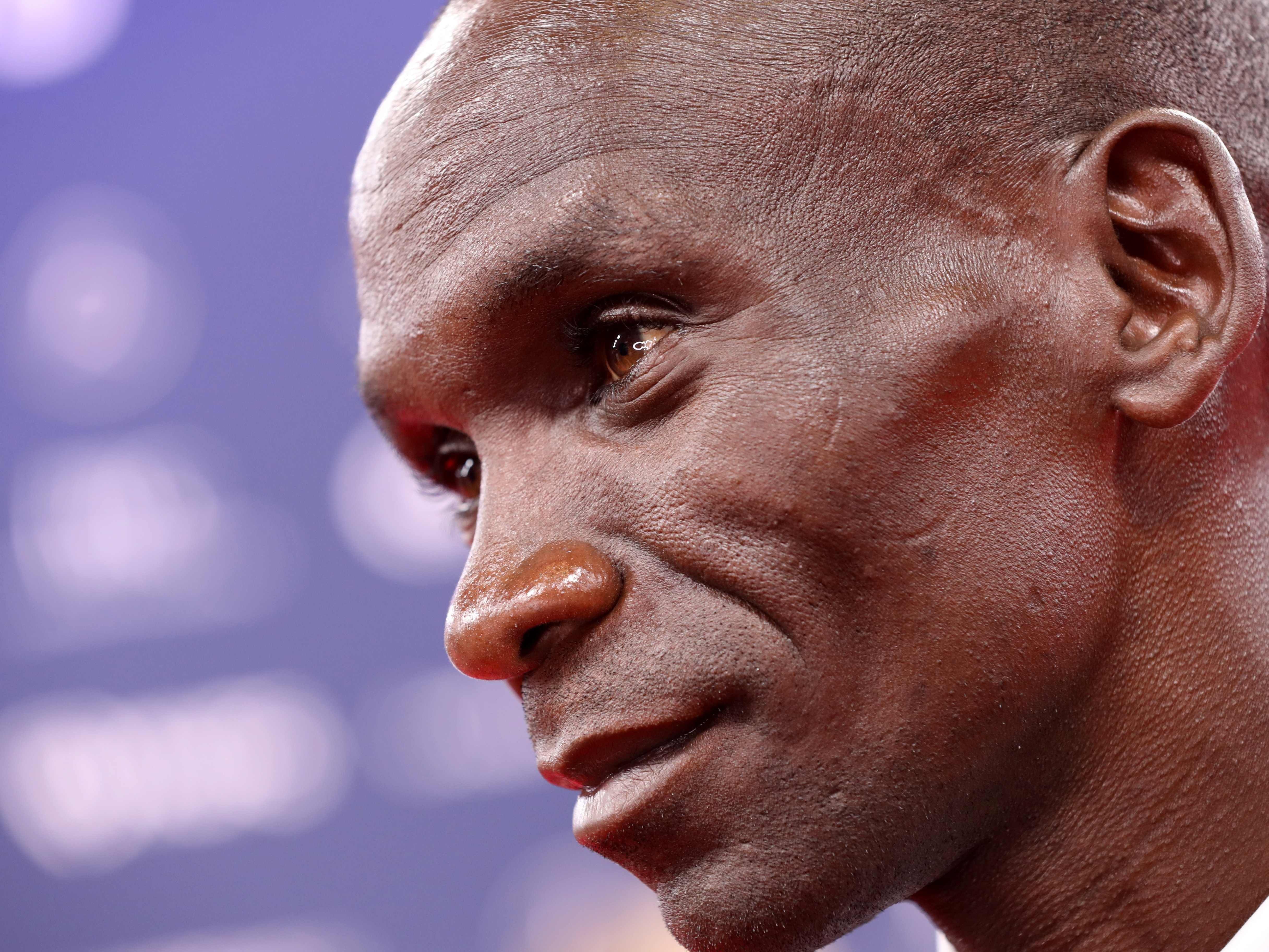 Kipchoge will als erster Mensch der WElt die Marathonstrecke in unter zwei Stunden laufen. Kipchoge will als erster Mensch der WElt die Marathonstrecke in unter zwei Stunden laufen.