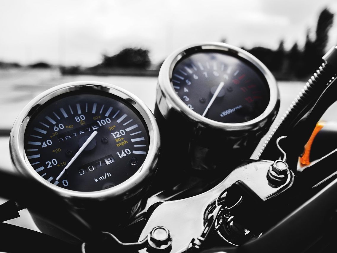 Der 30-jährige Motorradfahrer starb bei dem Unfall in Wien-Simmering. Der 30-jährige Motorradfahrer starb bei dem Unfall in Wien-Simmering.