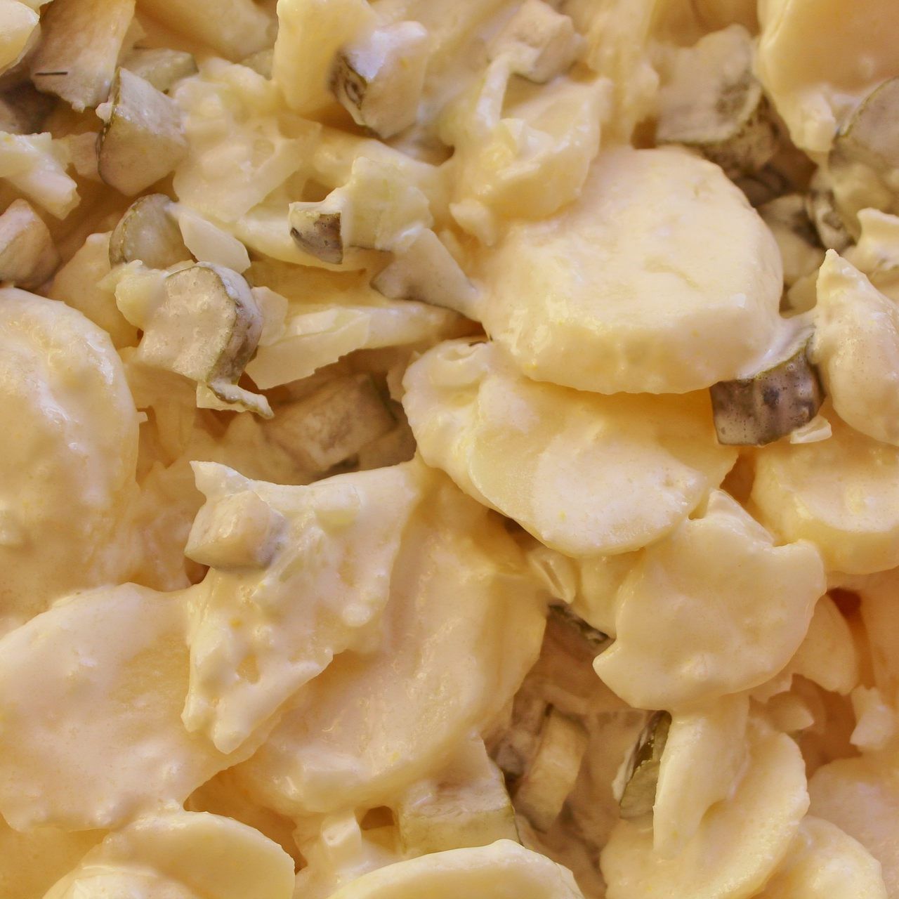 Fertige Erdäpfel- und Krautsalate enthalten meist zu viel Zucker und Salz.