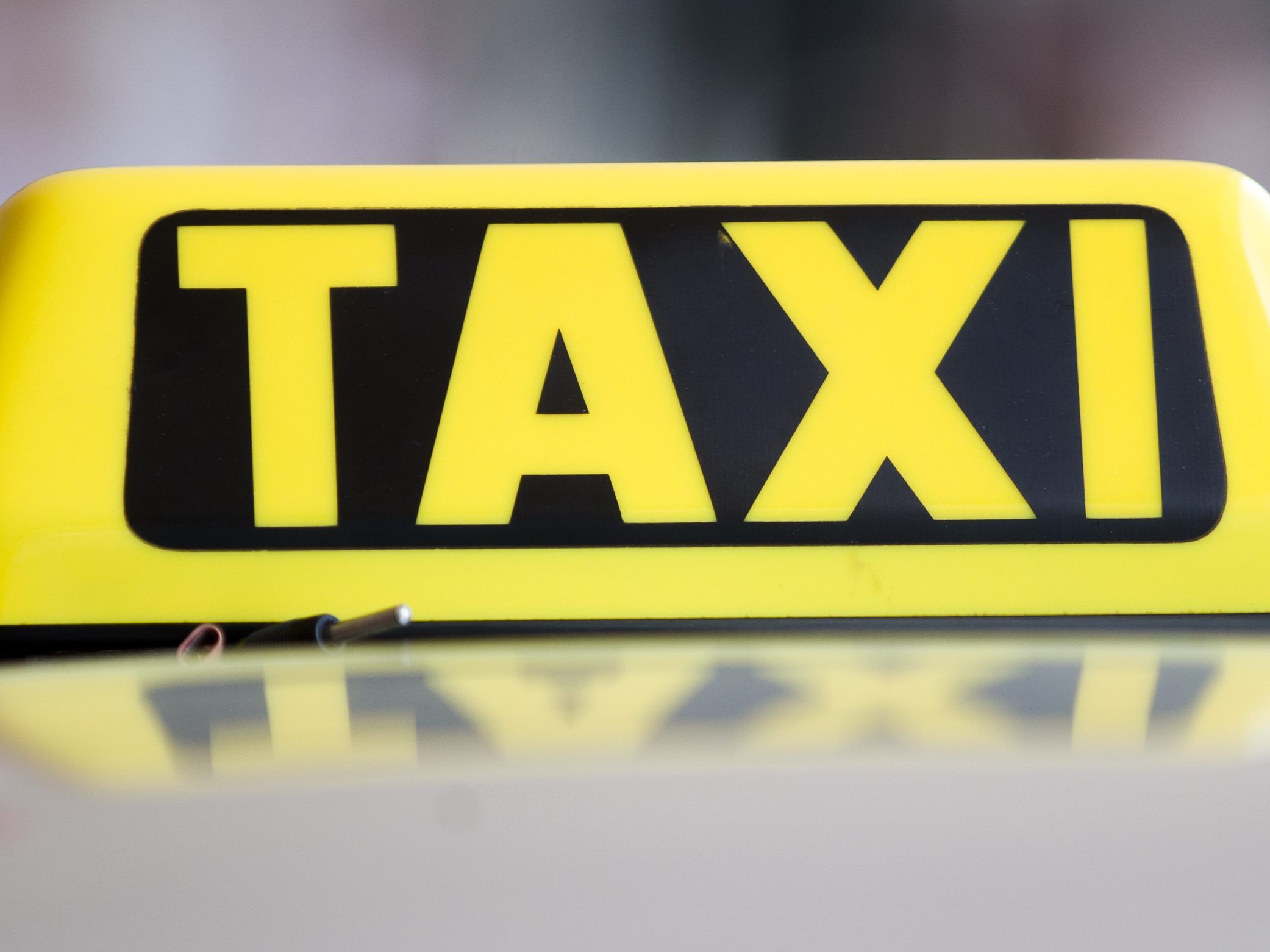 Der Taxilenker verlor kurzfristig das Bewusstsein.