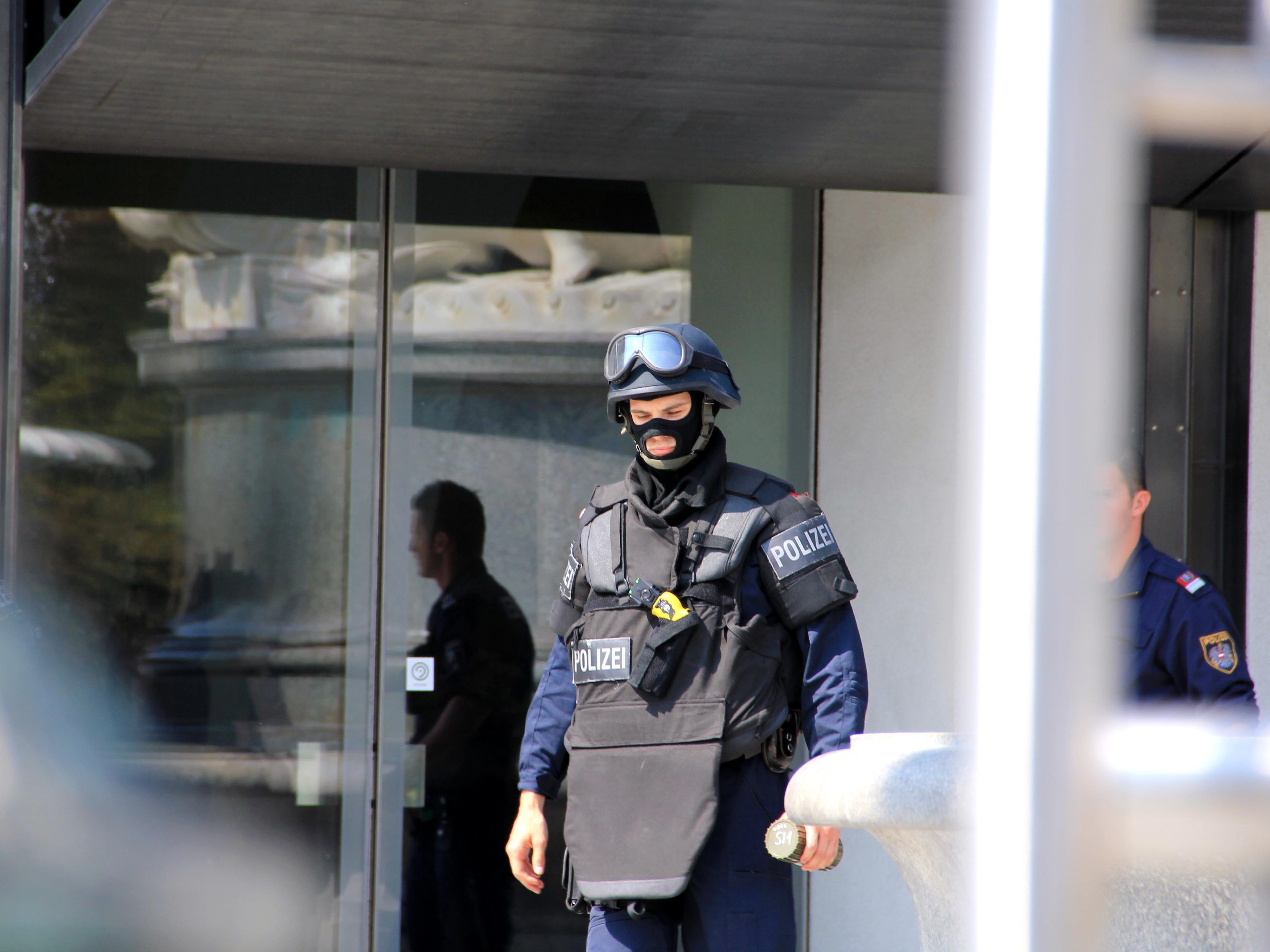 Die WEGA konnte die Jugendlichen im Hotel aufspüren. Die WEGA konnte die Jugendlichen im Hotel aufspüren.