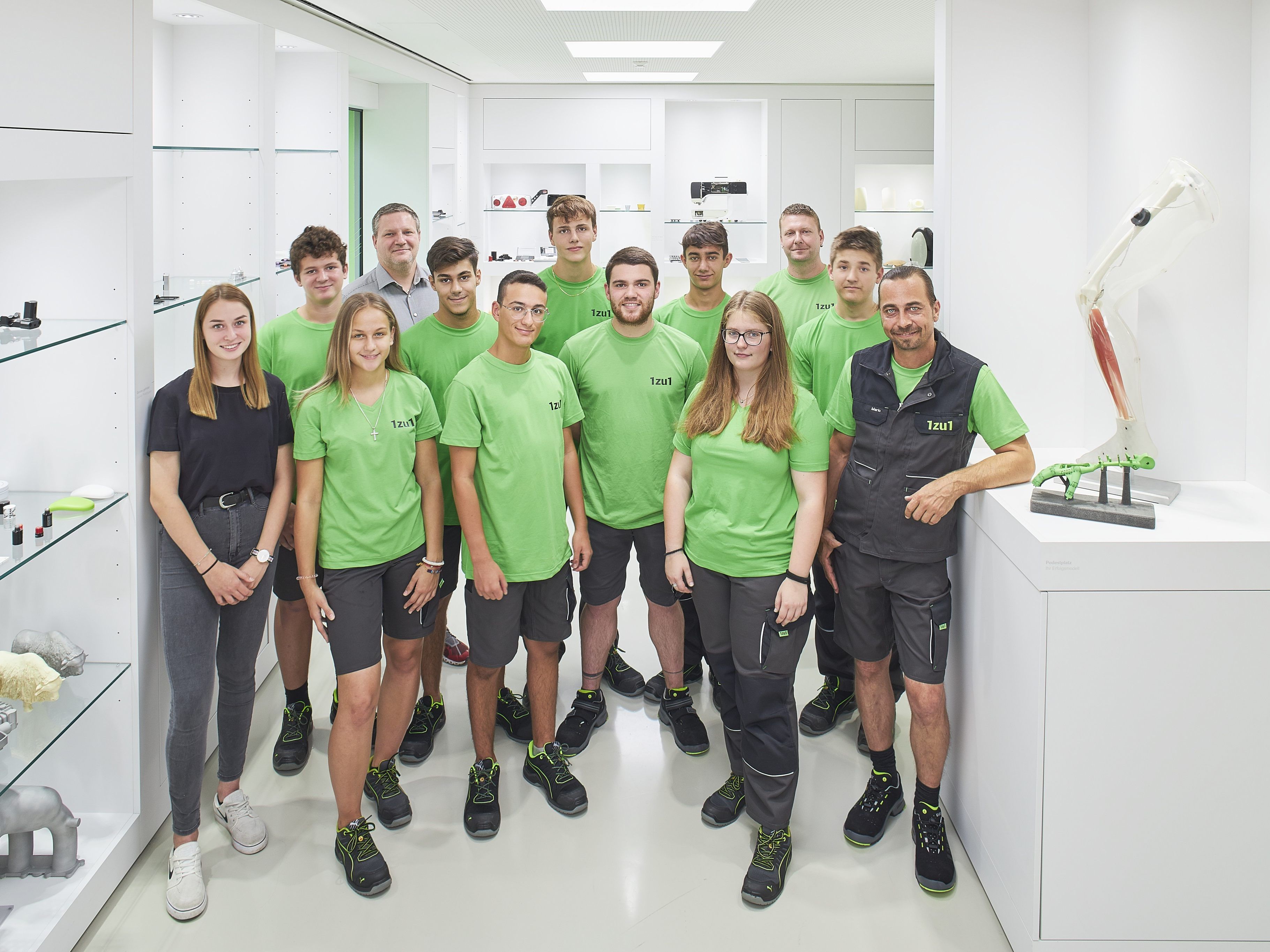 Die neun neuen Lehrlinge des Dornbirner High-Tech-Unternehmens 1zu1 Die neun neuen Lehrlinge des Dornbirner High-Tech-Unternehmens 1zu1