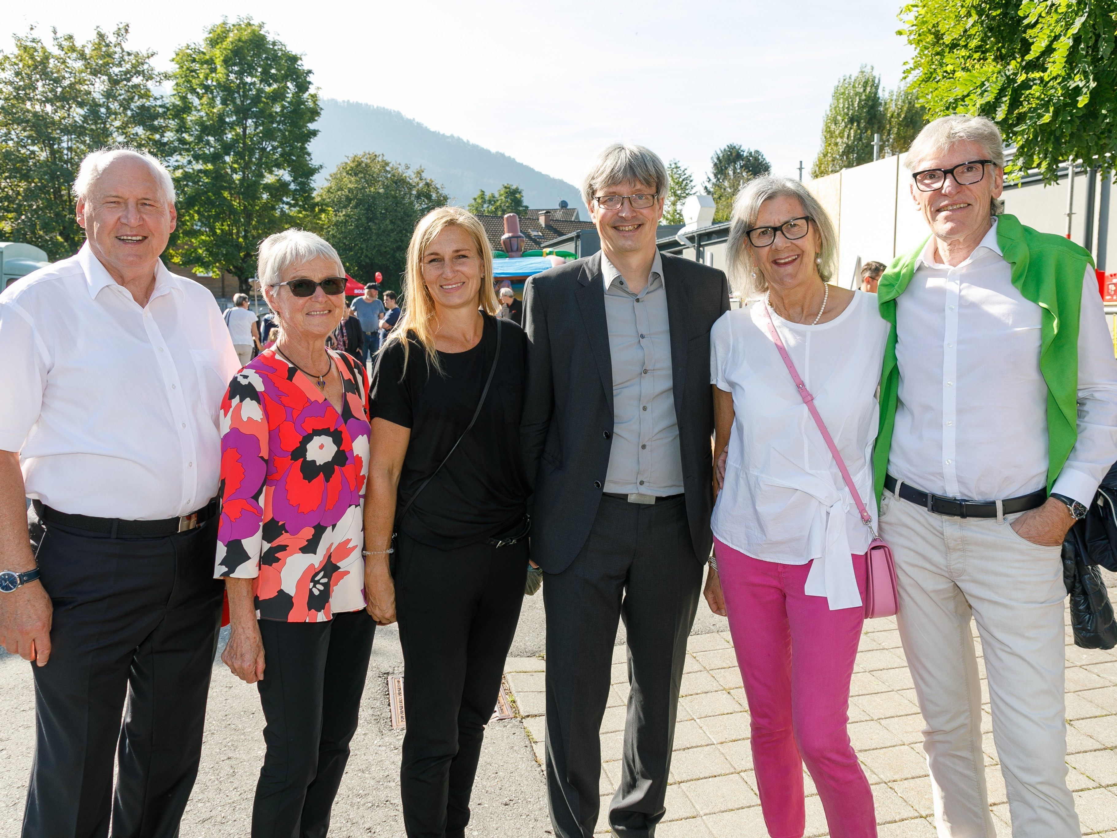 Walter Hörburger, Ulla Hörburger, Inge Scheyer, Wolfgang Scheyer (GF SOLA-Messwerkzeuge), Rita Hopfner, Wilfried Hopfner (Raiffeisenlandesbank Vbg.) Walter Hörburger, Ulla Hörburger, Inge Scheyer, Wolfgang Scheyer (GF SOLA-Messwerkzeuge), Rita Hopfner, Wilfried Hopfner (Raiffeisenlandesbank Vbg.)