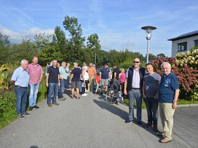 Ein Spaziergang durchs Dorf mit den Gästen aus Meiningen.