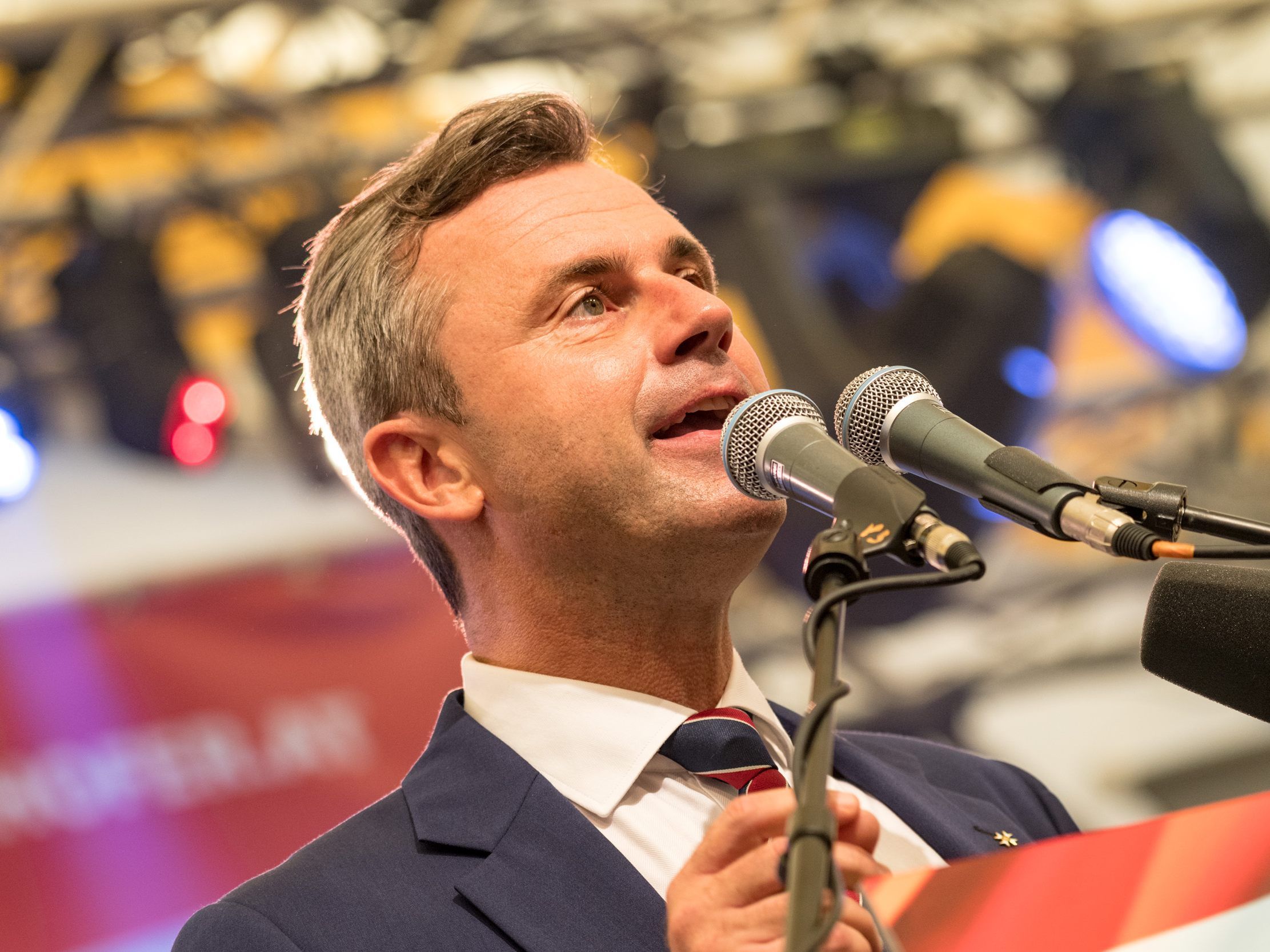 Norbert Hofer musste sich in den Duellen für Stenzels Auftritt rechtfertigen.
