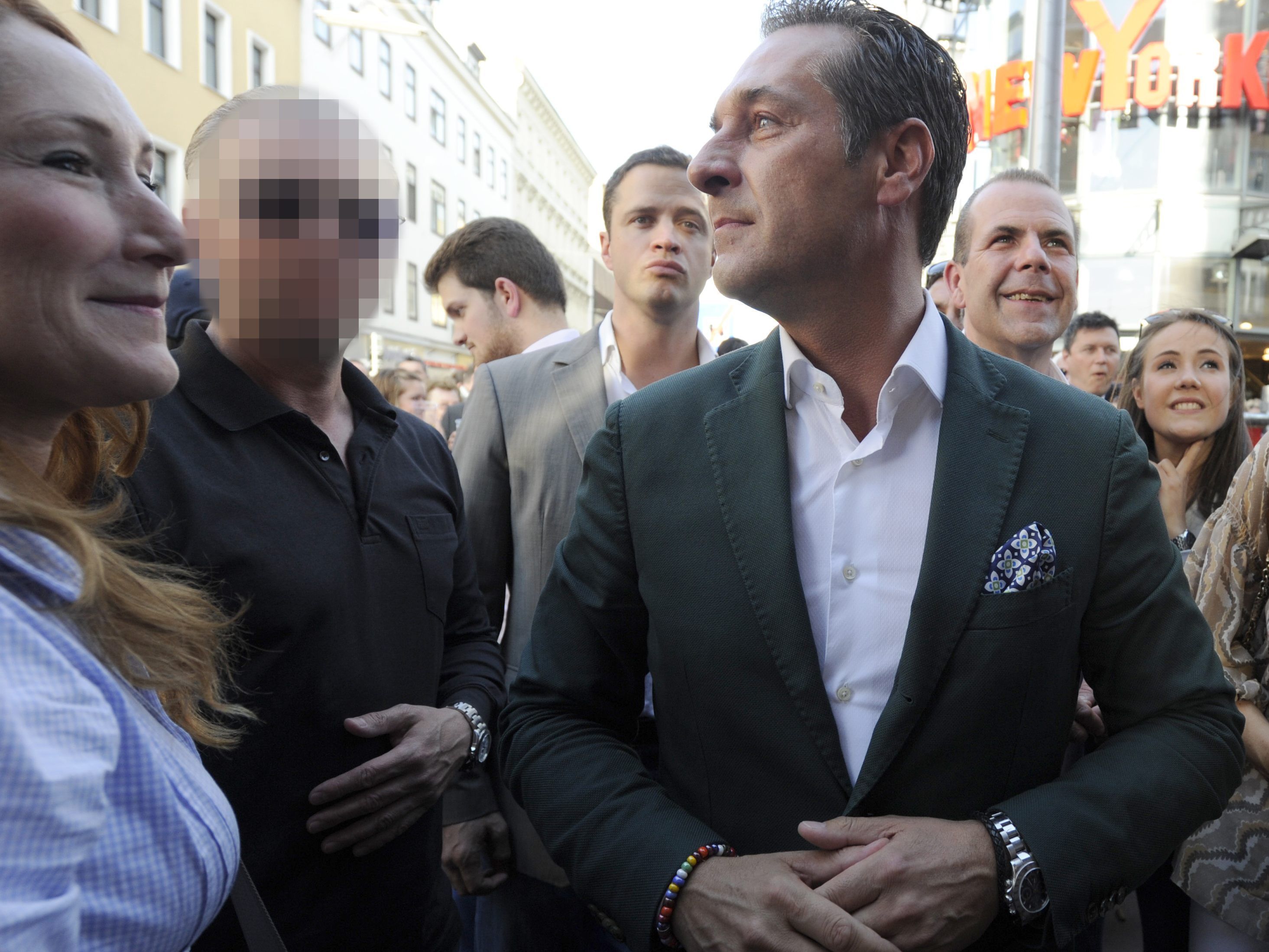 Der ehemalige Bodyguard von H.C. Strache wurde von der Partei ausgeschlossen.