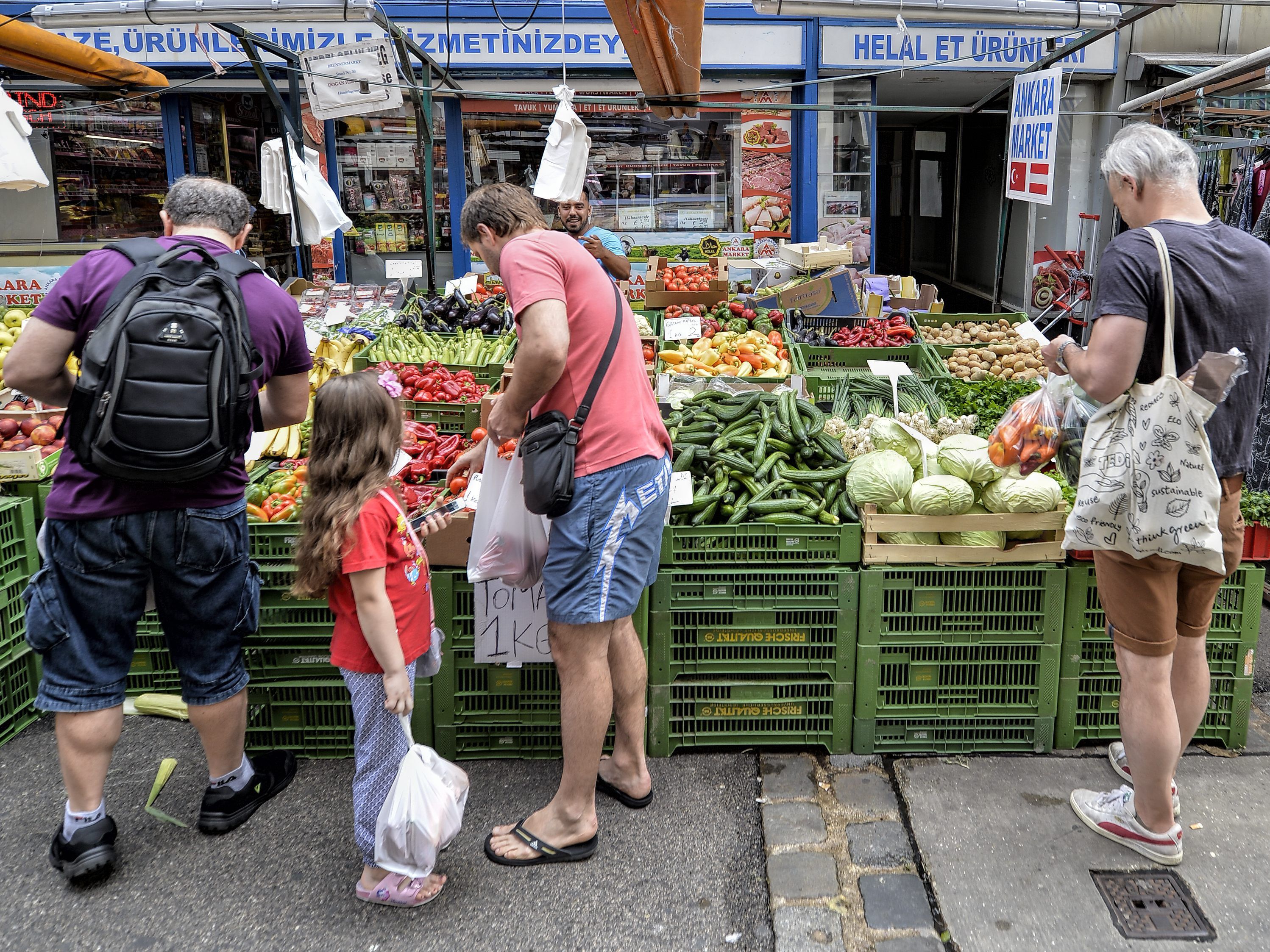 Im Oktober gibt es in den Wiener Einkaufsstraßen wieder zahlreiche Aktionen. Im Oktober gibt es in den Wiener Einkaufsstraßen wieder zahlreiche Aktionen.