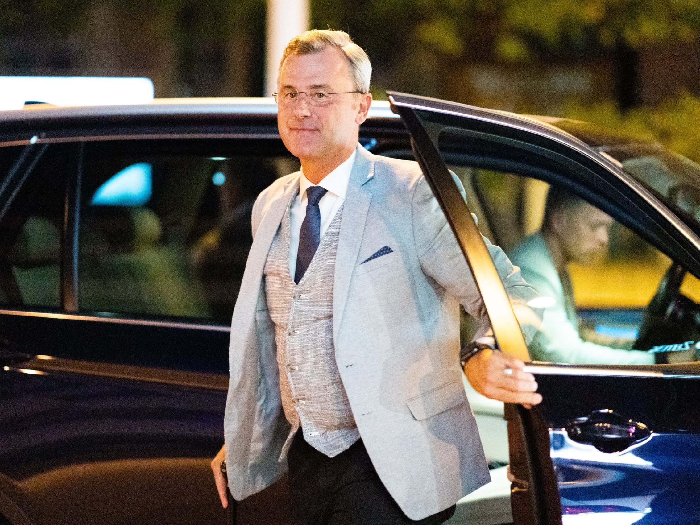 Die Partei soll auch Norbert Hofers gartenzaun bezahlt haben.