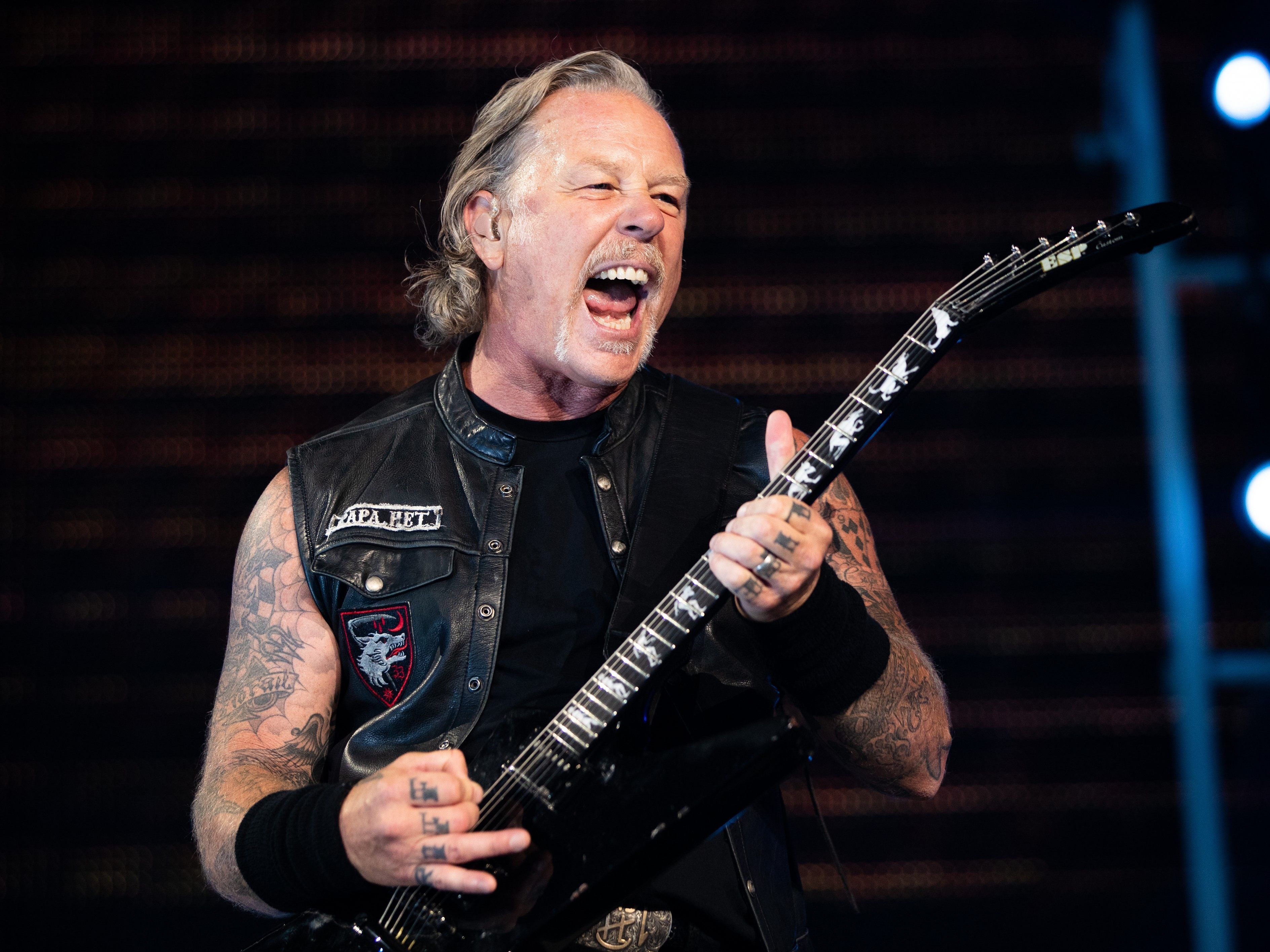 Der Metallica-Frontmann kämpft erneut gegen seine Suchterkrankung.