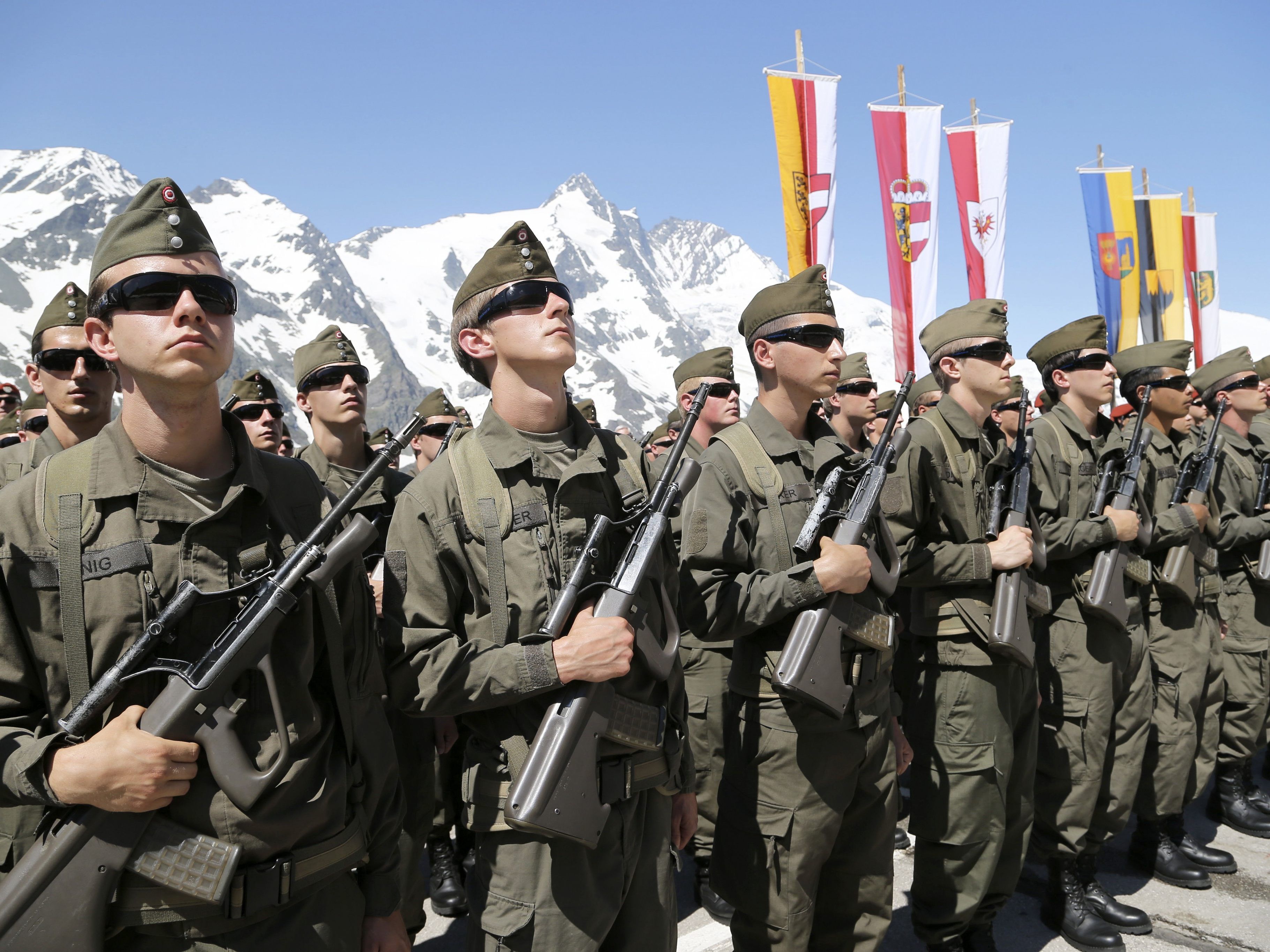 Soll die Bundesregierung mehr Geld für das Bundesheer budgetieren? Soll die Bundesregierung mehr Geld für das Bundesheer budgetieren?