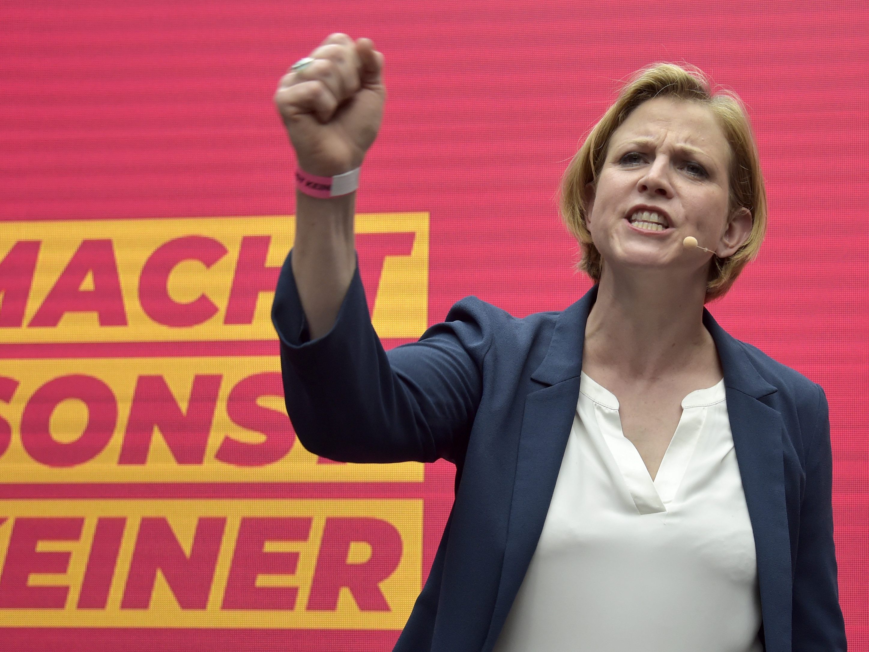 Meinl-Reisinger betont Bereitschaft der NEOS zum Übernehmen von Regierungsverantwortung.