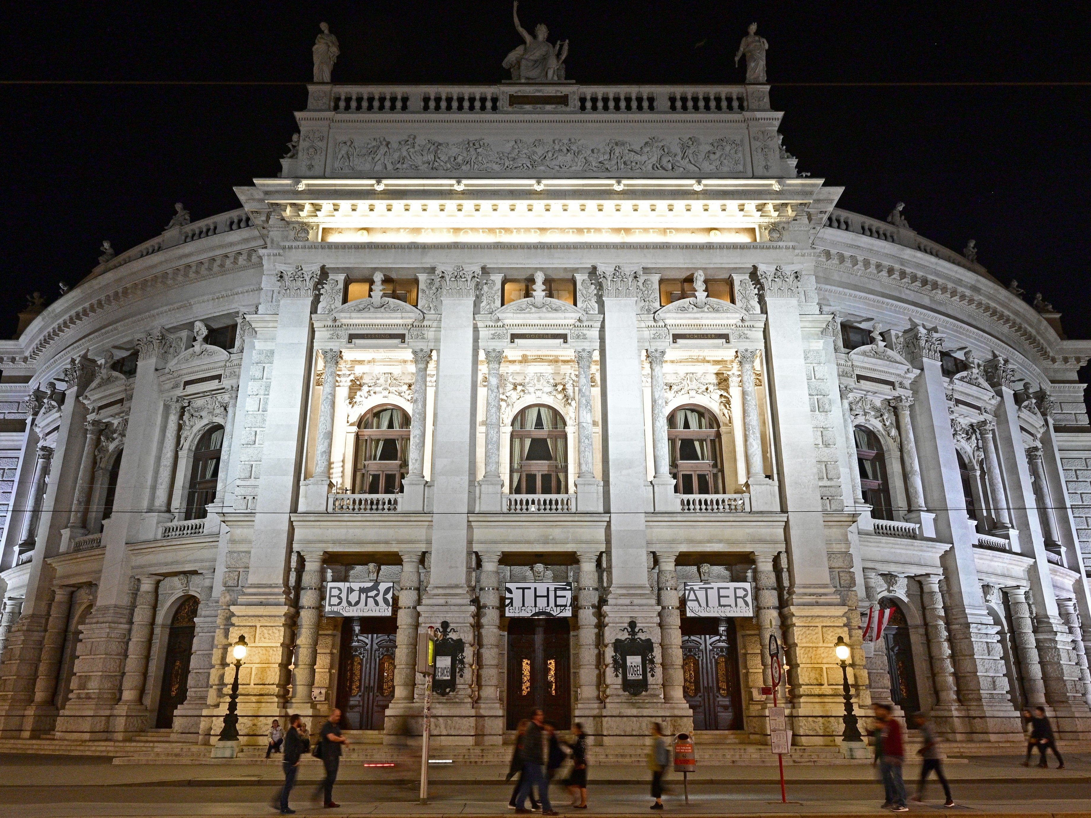 Das Stück premiert am Burgtheater Wien. Das Stück premiert am Burgtheater Wien.