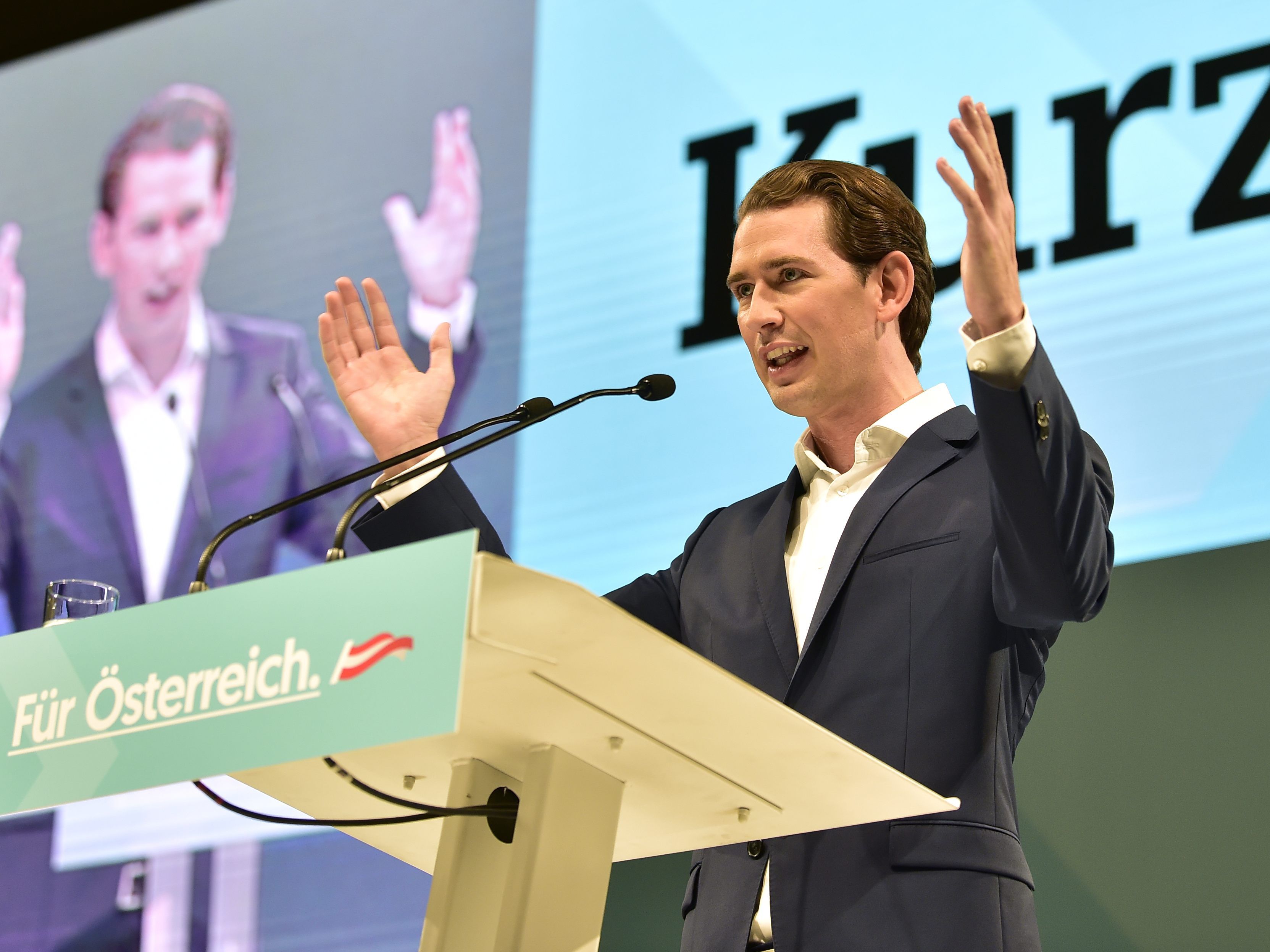 Nehammer sieht das brennende Sackerl als Drohung gegen Sebastian Kurz.