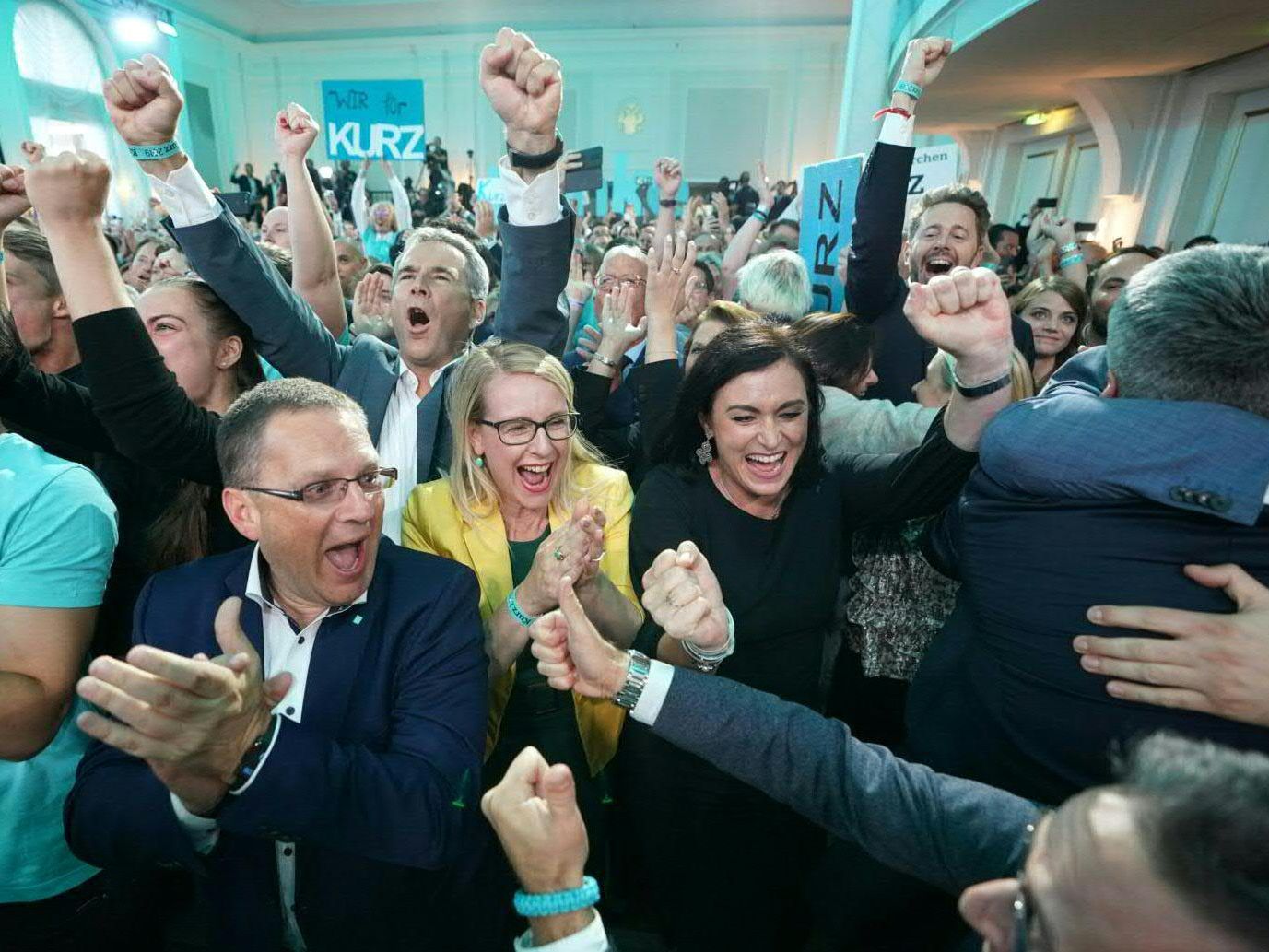 Jubel in der ÖVP-Wahlkampfzentrale nach der Nationalratswahl. Jubel in der ÖVP-Wahlkampfzentrale nach der Nationalratswahl.