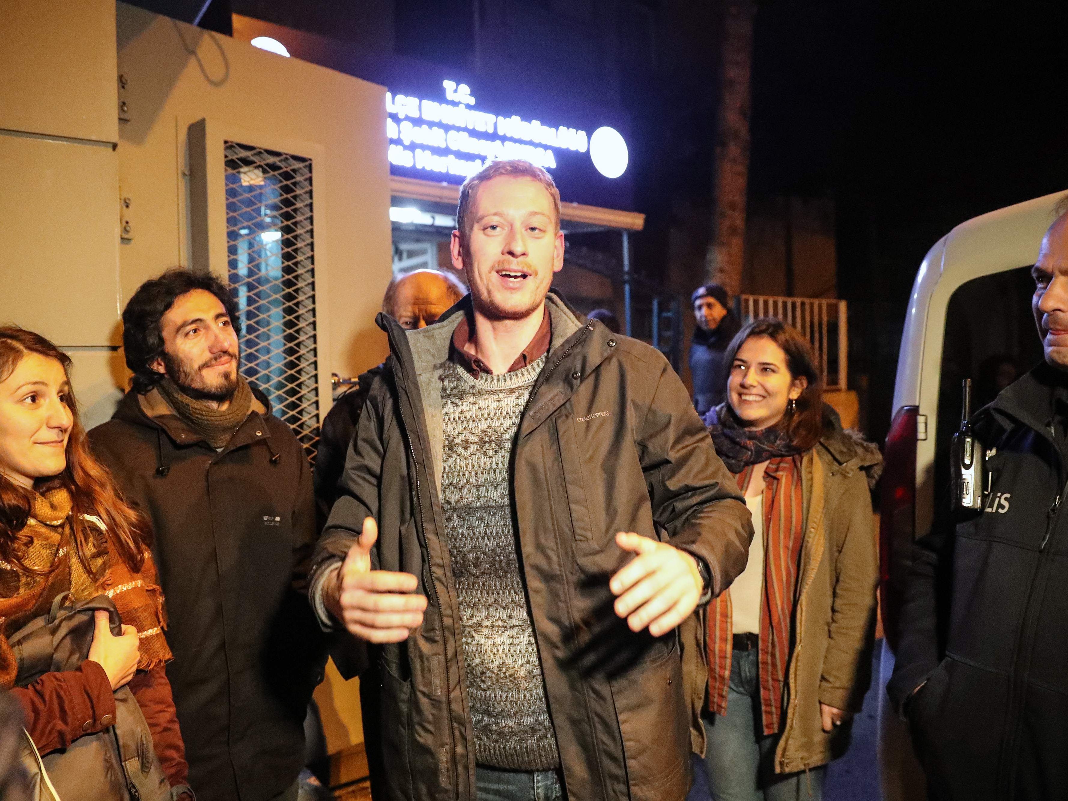 Max Zirngast nach seiner Freilassung aus dem Gefängnis zu Weihnachten 2018