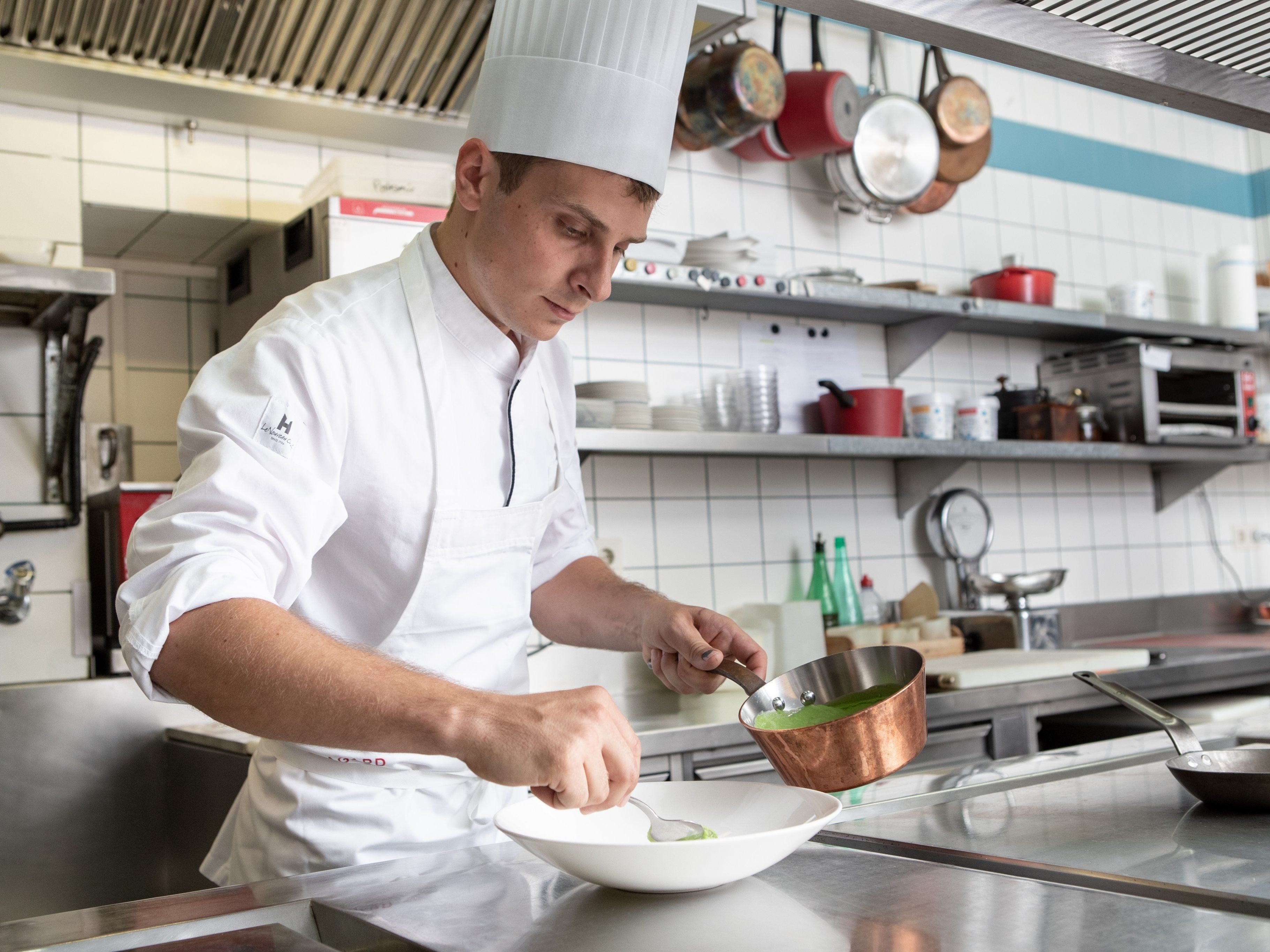 Der Wiener Sebastian Buzzi nimmt an der Pasta-Weltmeisterschaft von Barilla teil.