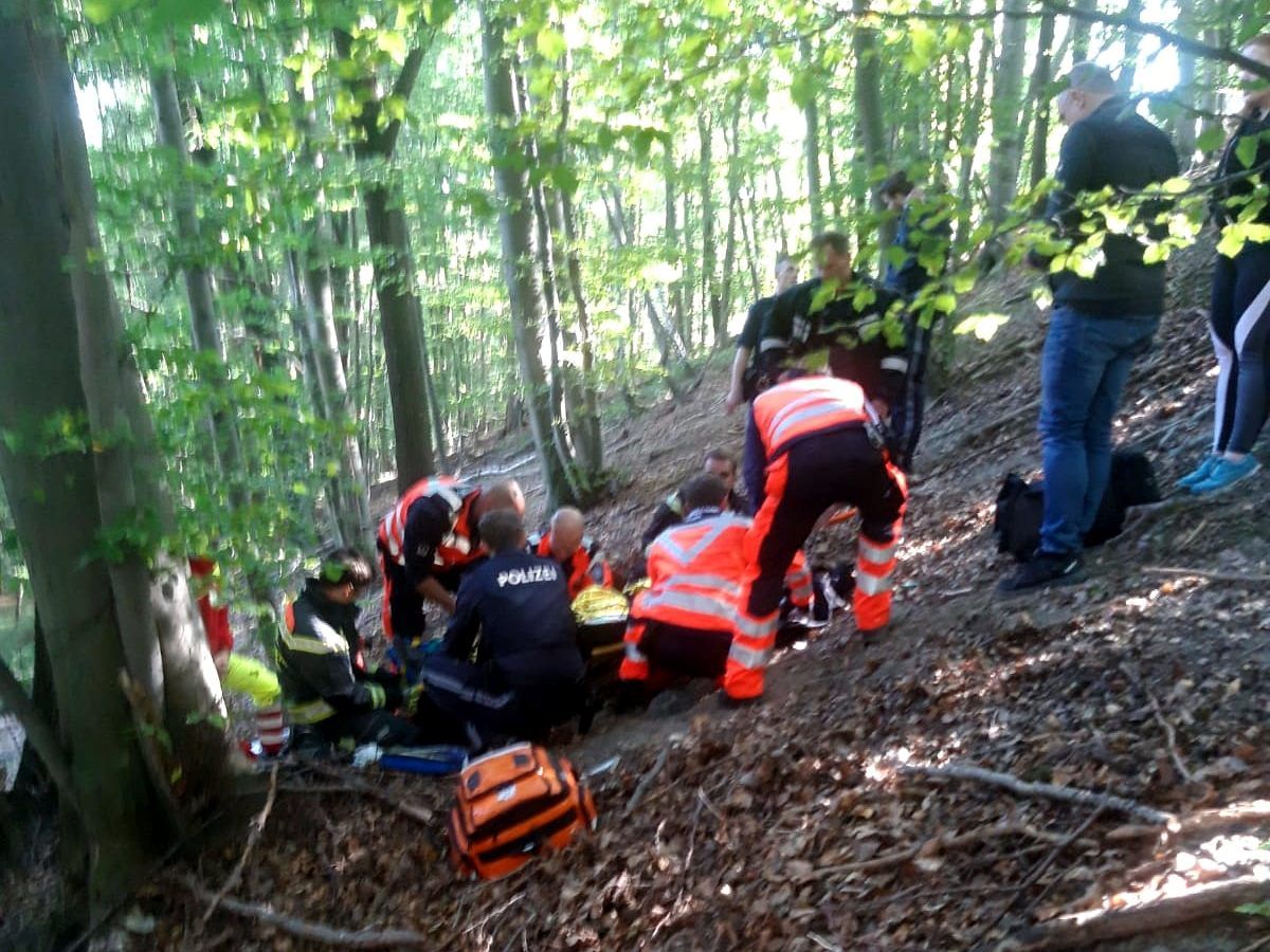 Das Gelände in Wien-Hernals forderte die Einsatzkräfte. Das Gelände in Wien-Hernals forderte die Einsatzkräfte.